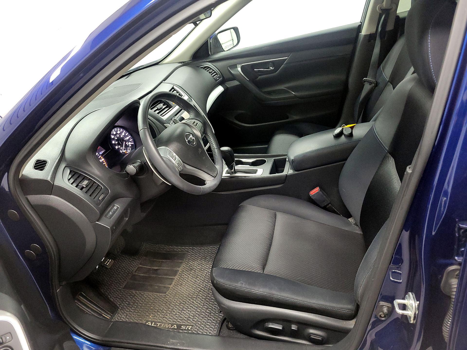 Thumbnail: 2017 Nissan Altima - 11
