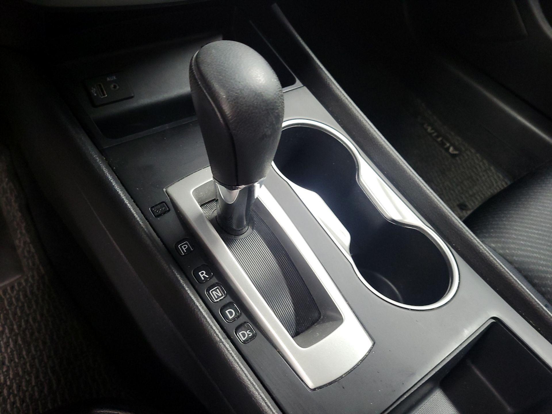 Thumbnail: 2017 Nissan Altima - 15