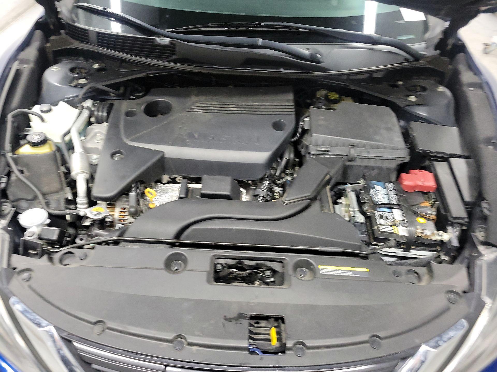 Thumbnail: 2017 Nissan Altima - 17