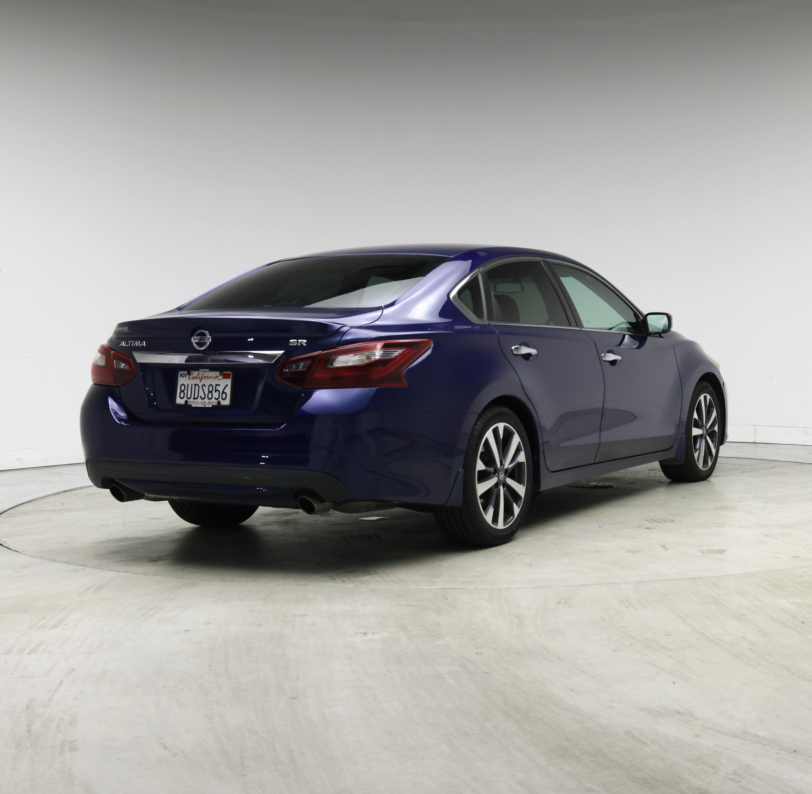 Thumbnail: 2017 Nissan Altima - 8