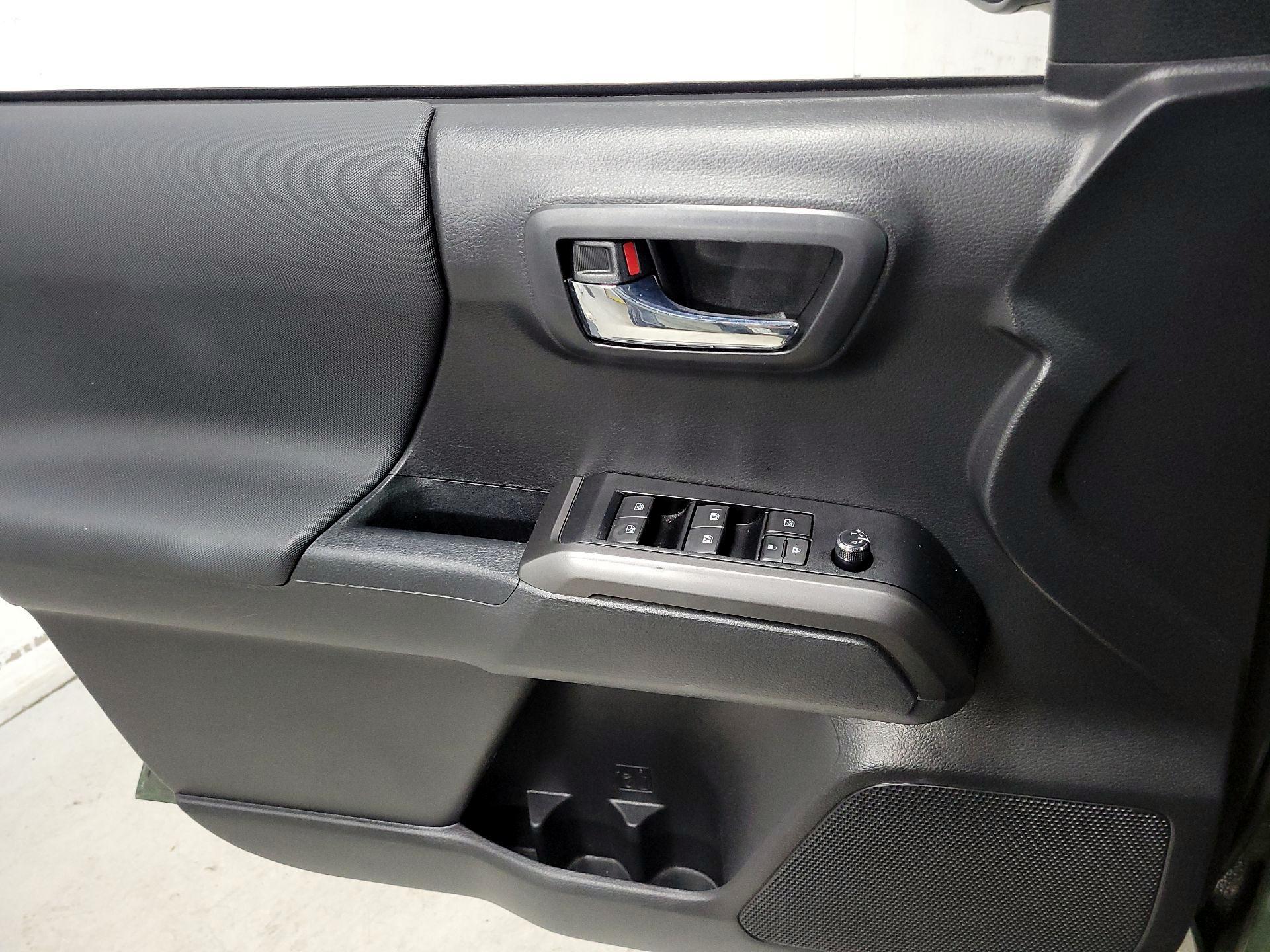 Thumbnail: 2022 Toyota Tacoma - 12