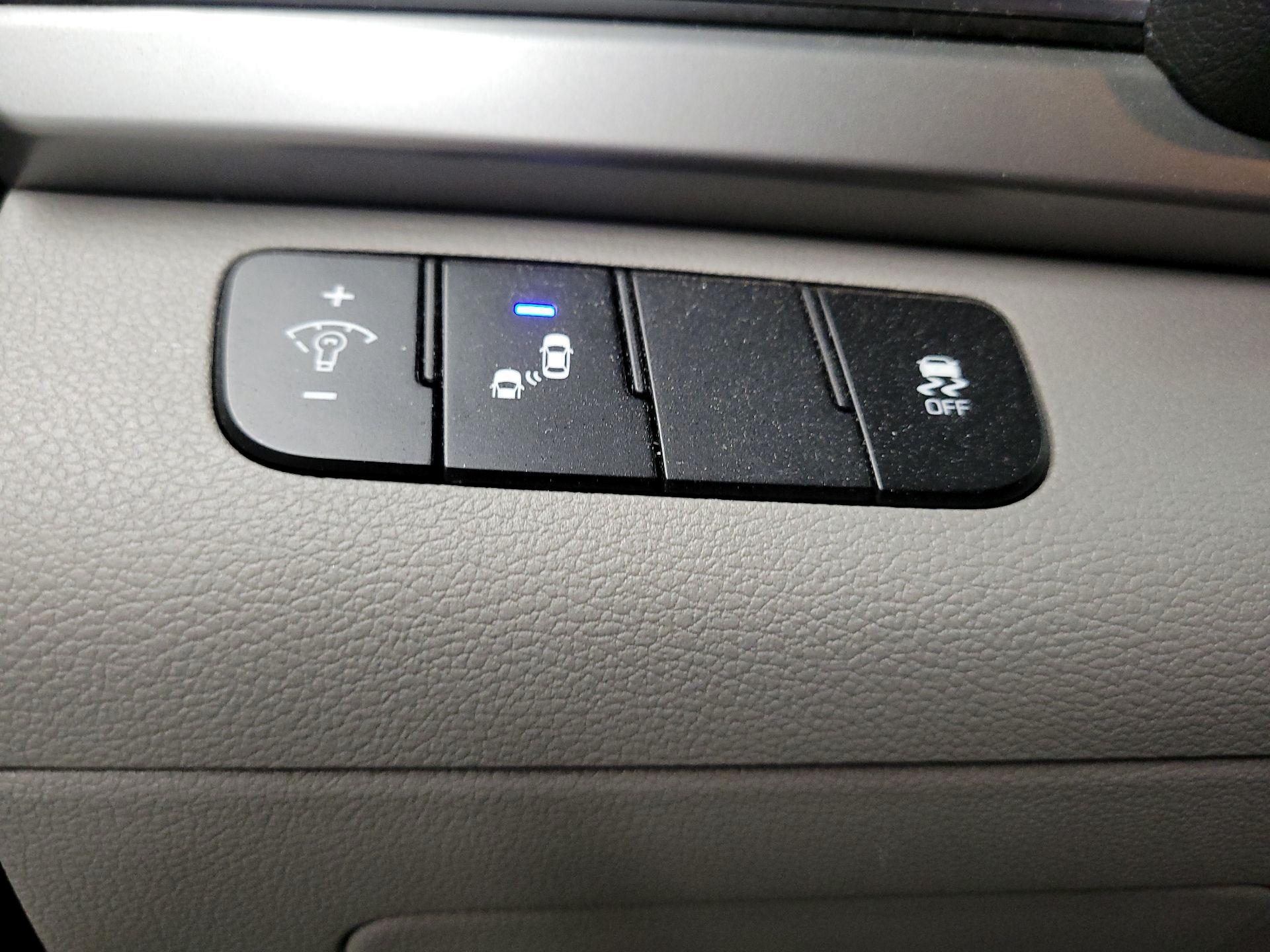 Thumbnail: 2017 Hyundai Elantra - 13