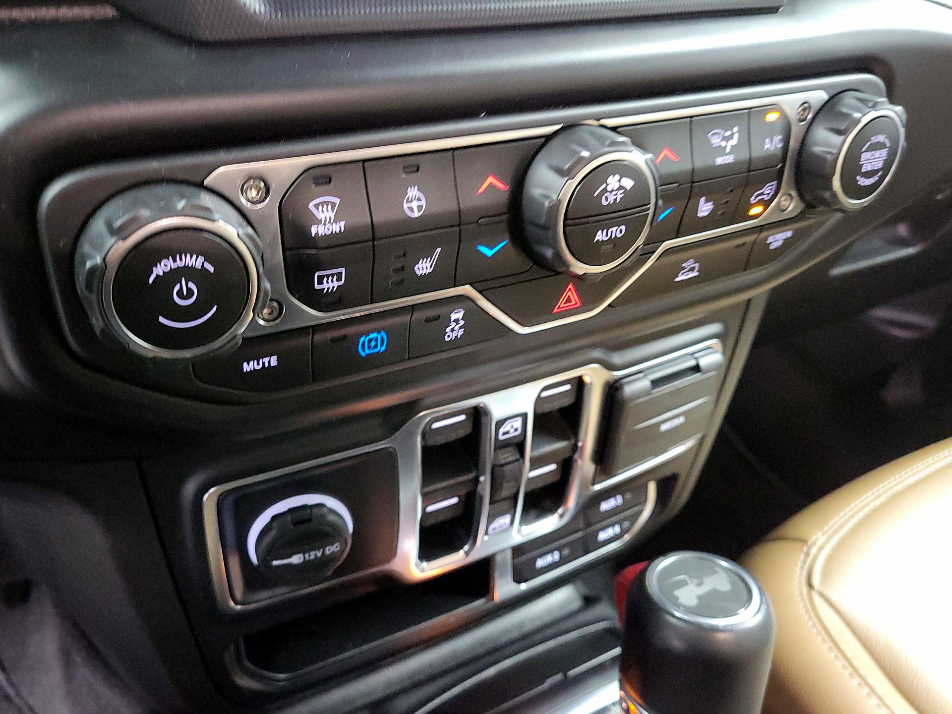 Thumbnail: 2022 Jeep Wrangler - 15