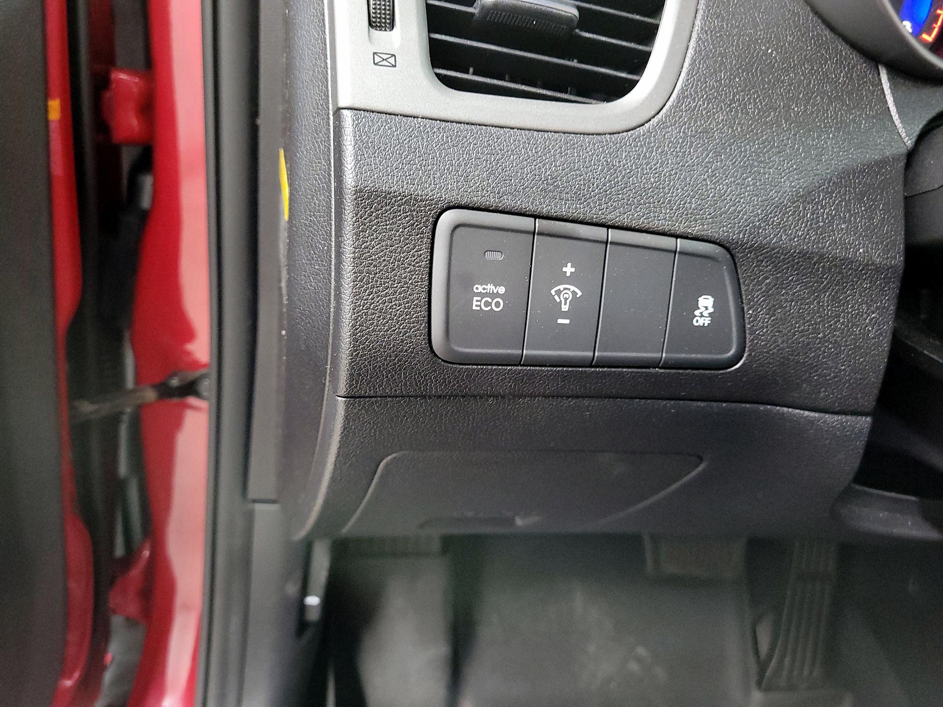 Thumbnail: 2015 Hyundai Elantra - 13