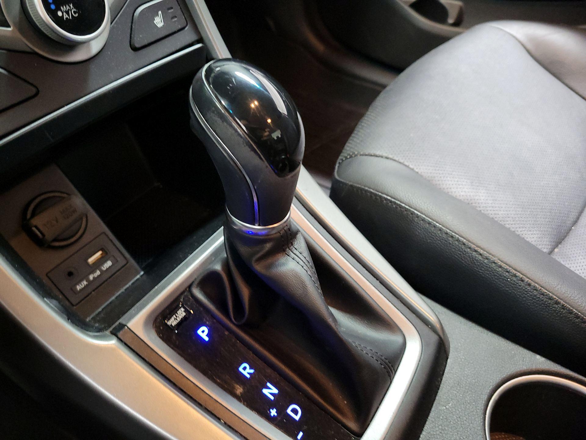 Thumbnail: 2015 Hyundai Elantra - 17