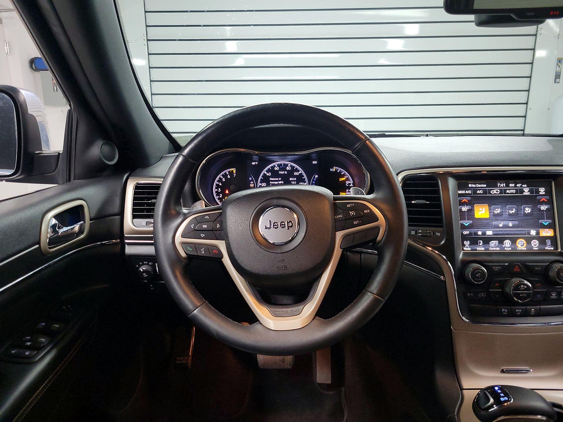 Thumbnail: 2015 Jeep Grand Cherokee - 10