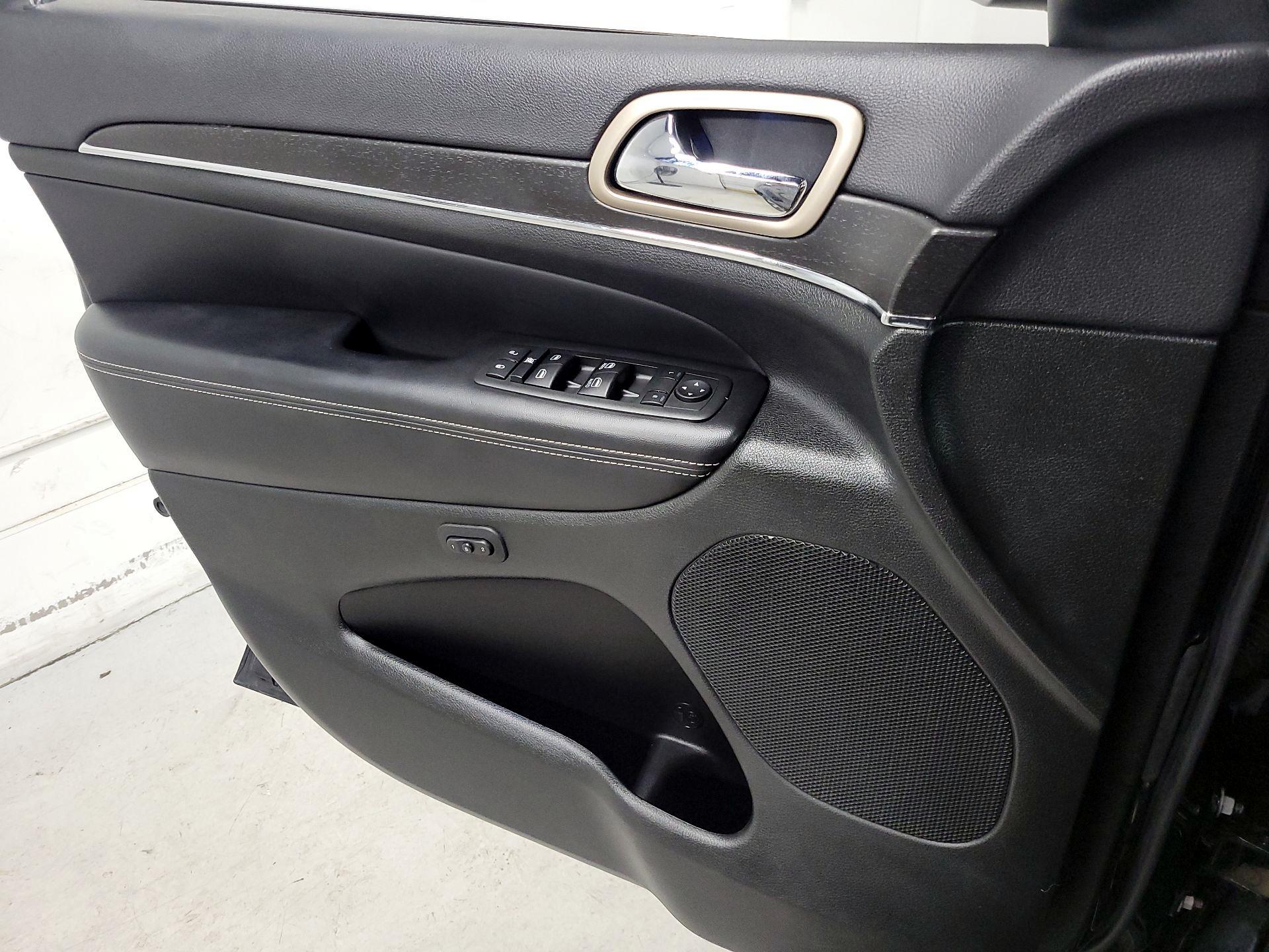 Thumbnail: 2015 Jeep Grand Cherokee - 12