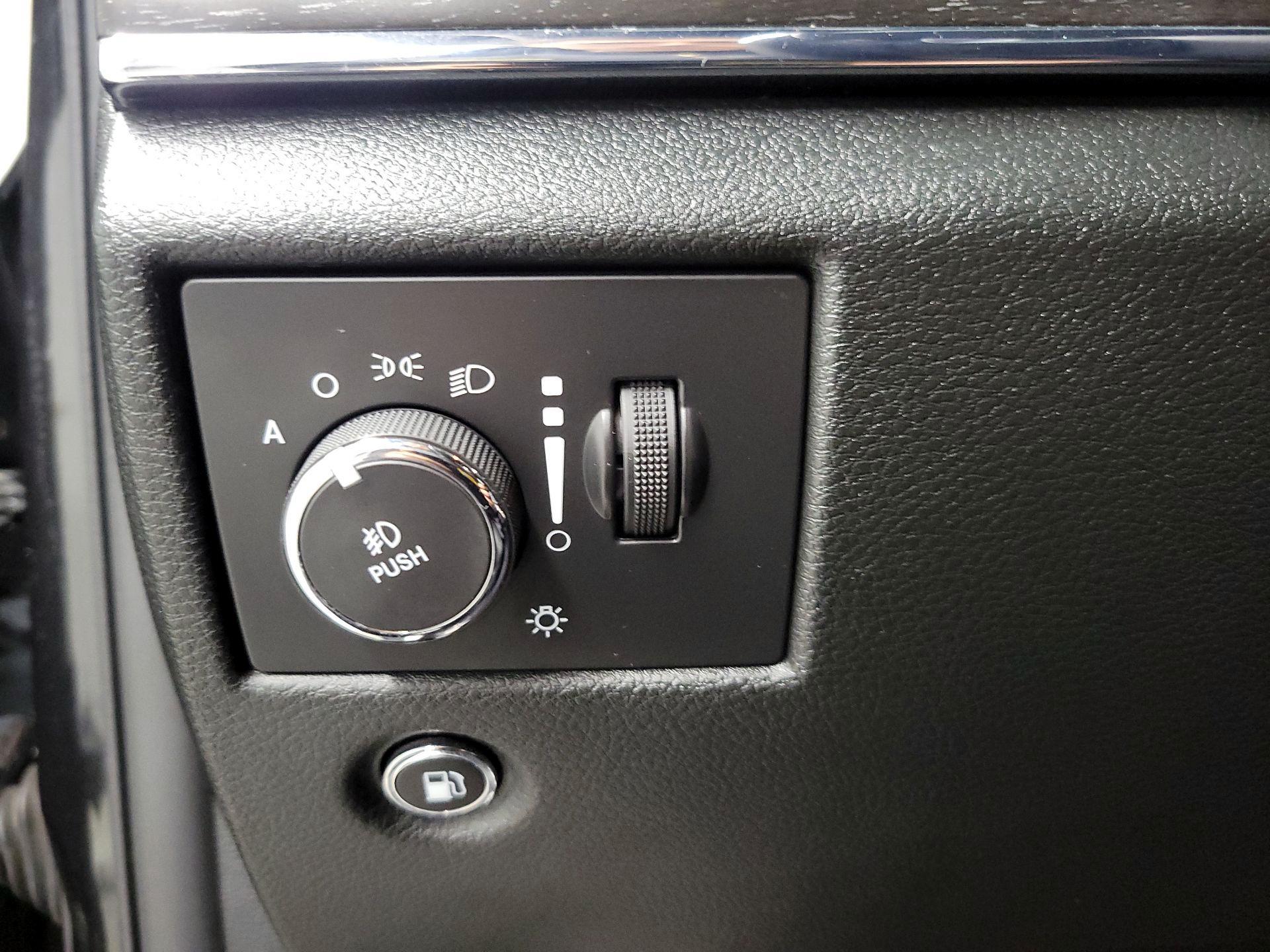 Thumbnail: 2015 Jeep Grand Cherokee - 13