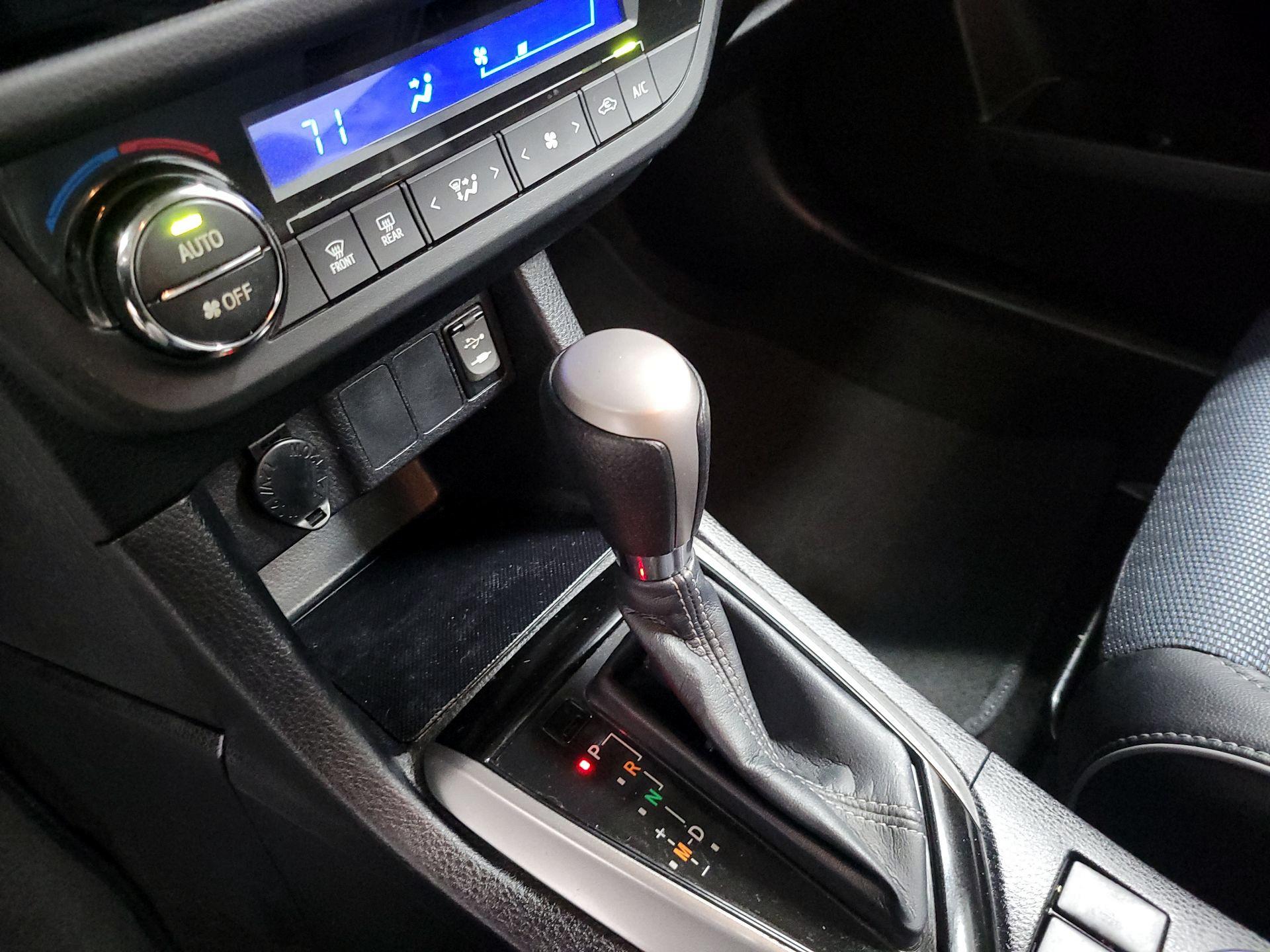 Thumbnail: 2015 Toyota Corolla - 17