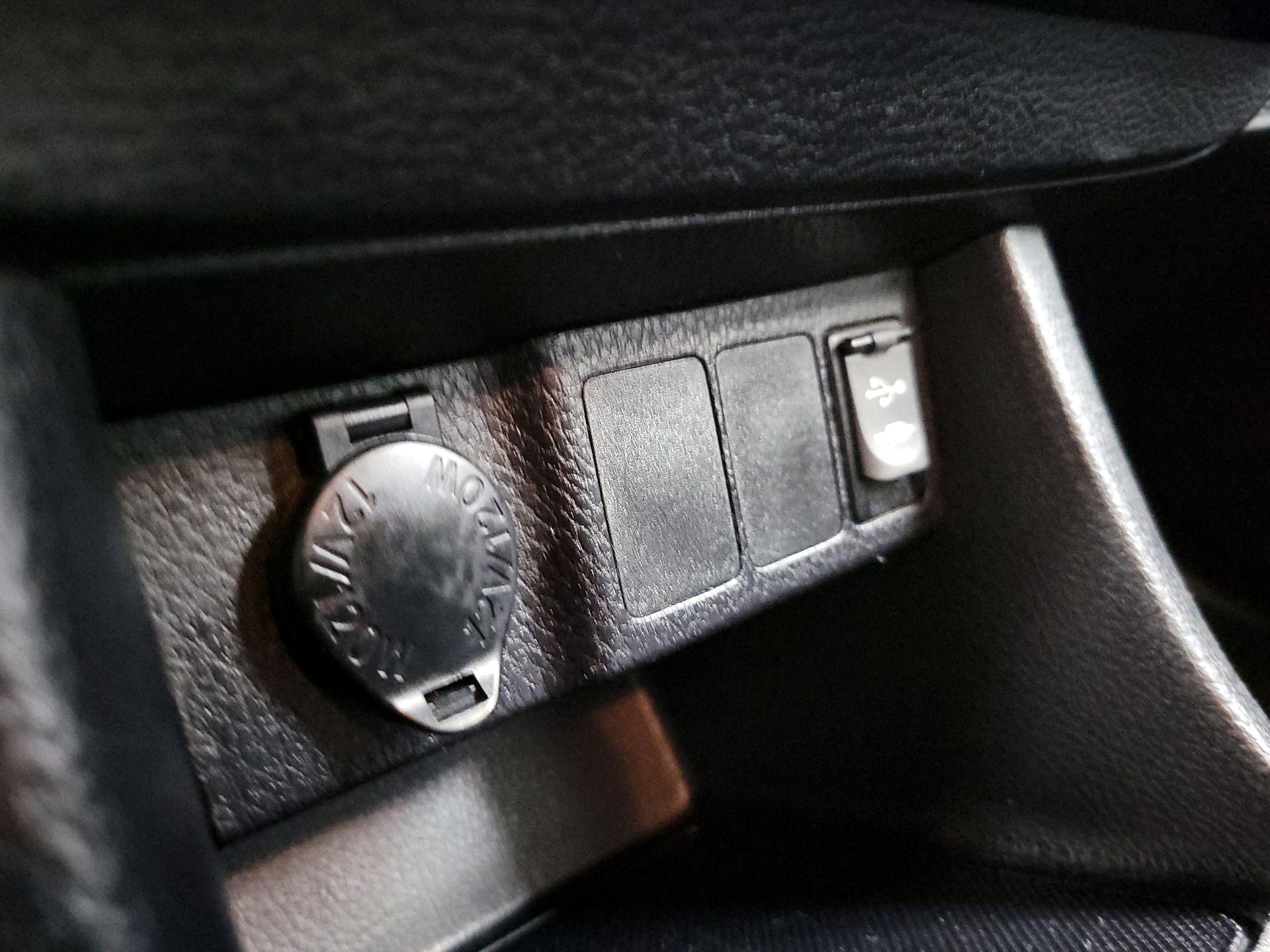 Thumbnail: 2015 Toyota Corolla - 18