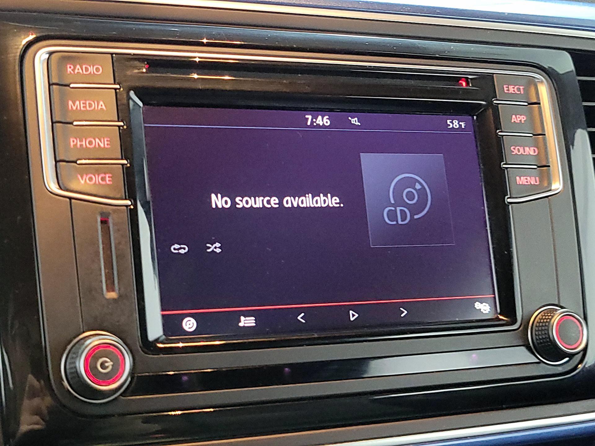 Thumbnail: 2018 Volkswagen Beetle - 14