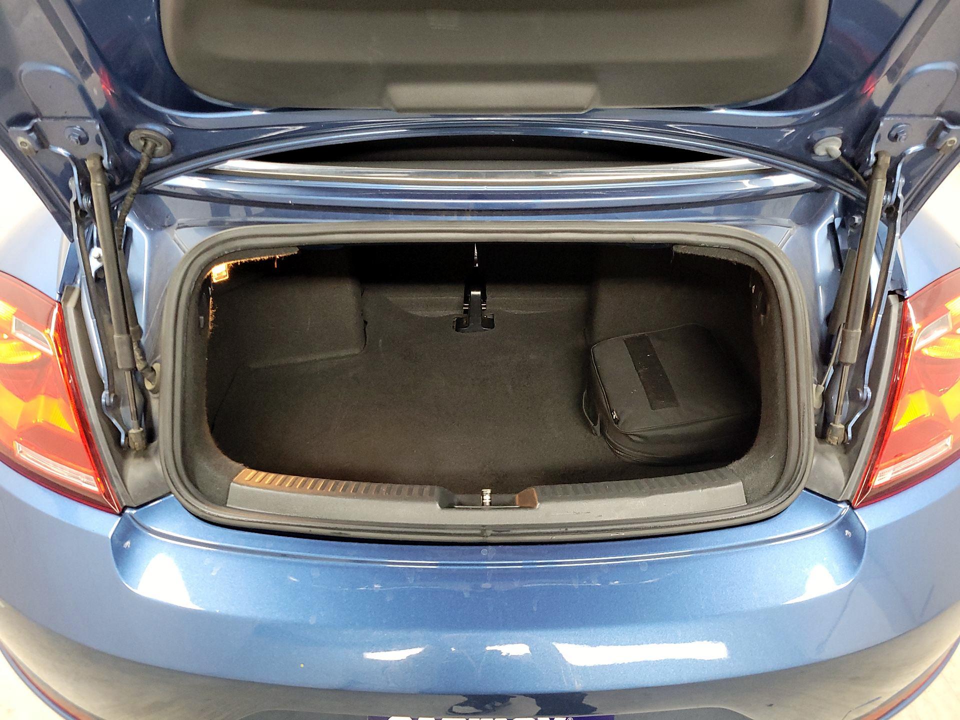 Thumbnail: 2018 Volkswagen Beetle - 17