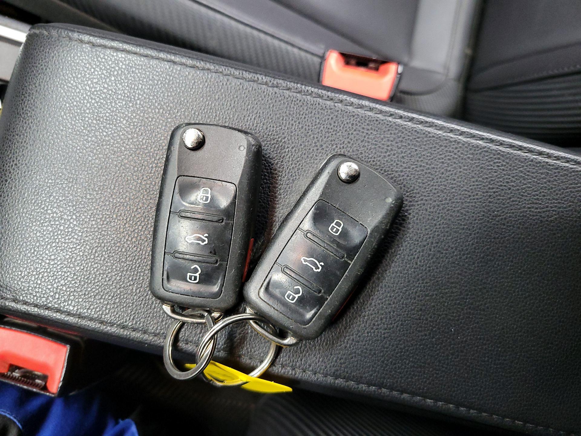 Thumbnail: 2018 Volkswagen Beetle - 19