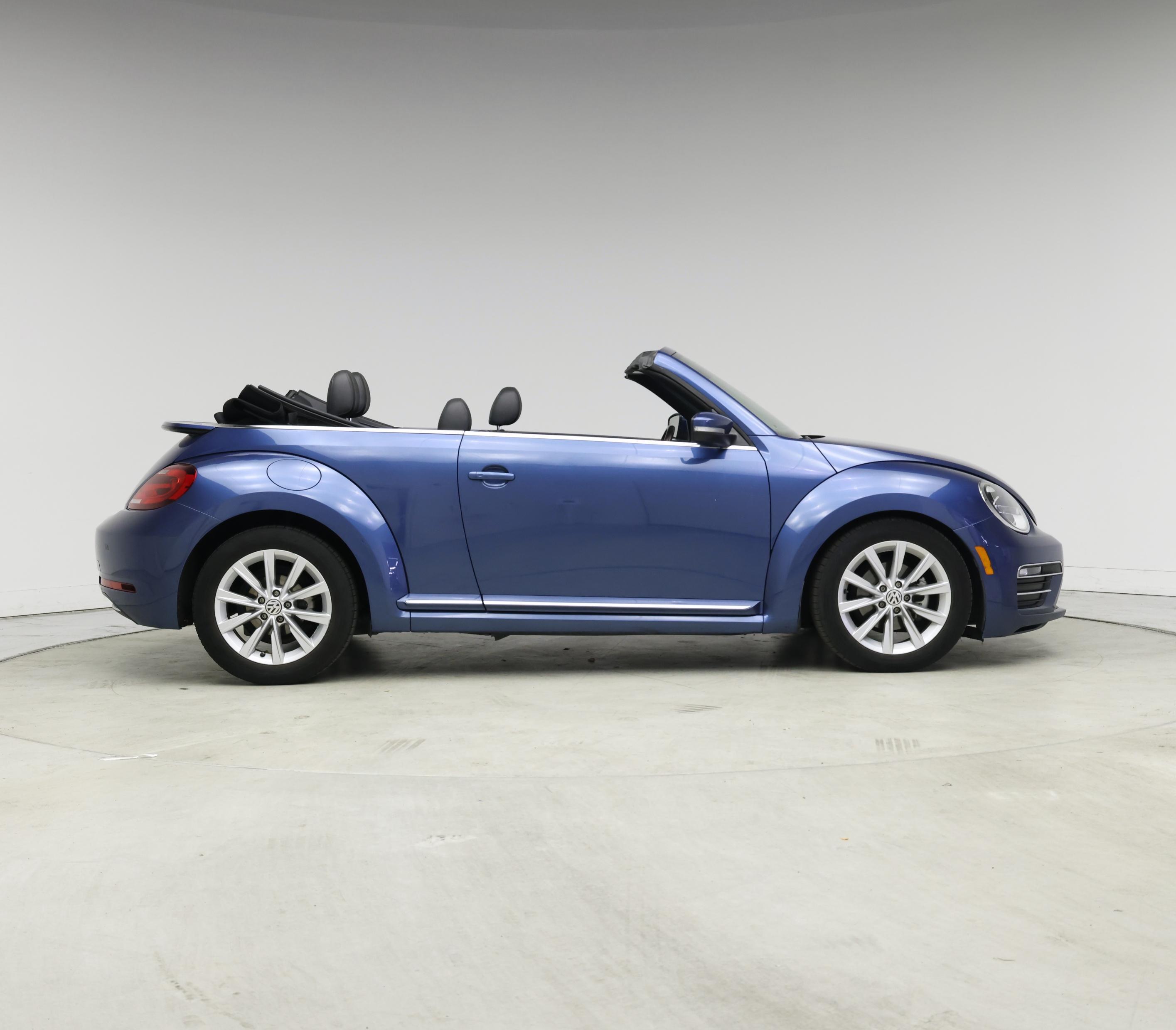 Thumbnail: 2018 Volkswagen Beetle - 7