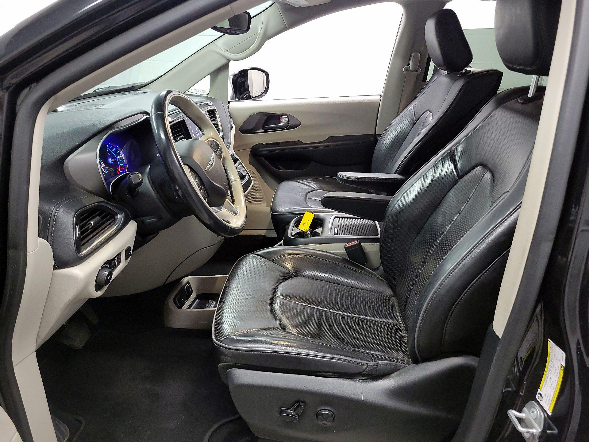 Thumbnail: 2019 Chrysler Pacifica - 11