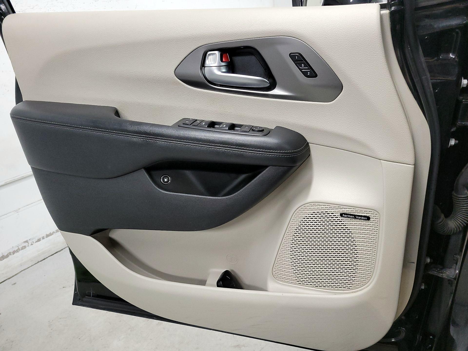 Thumbnail: 2019 Chrysler Pacifica - 12