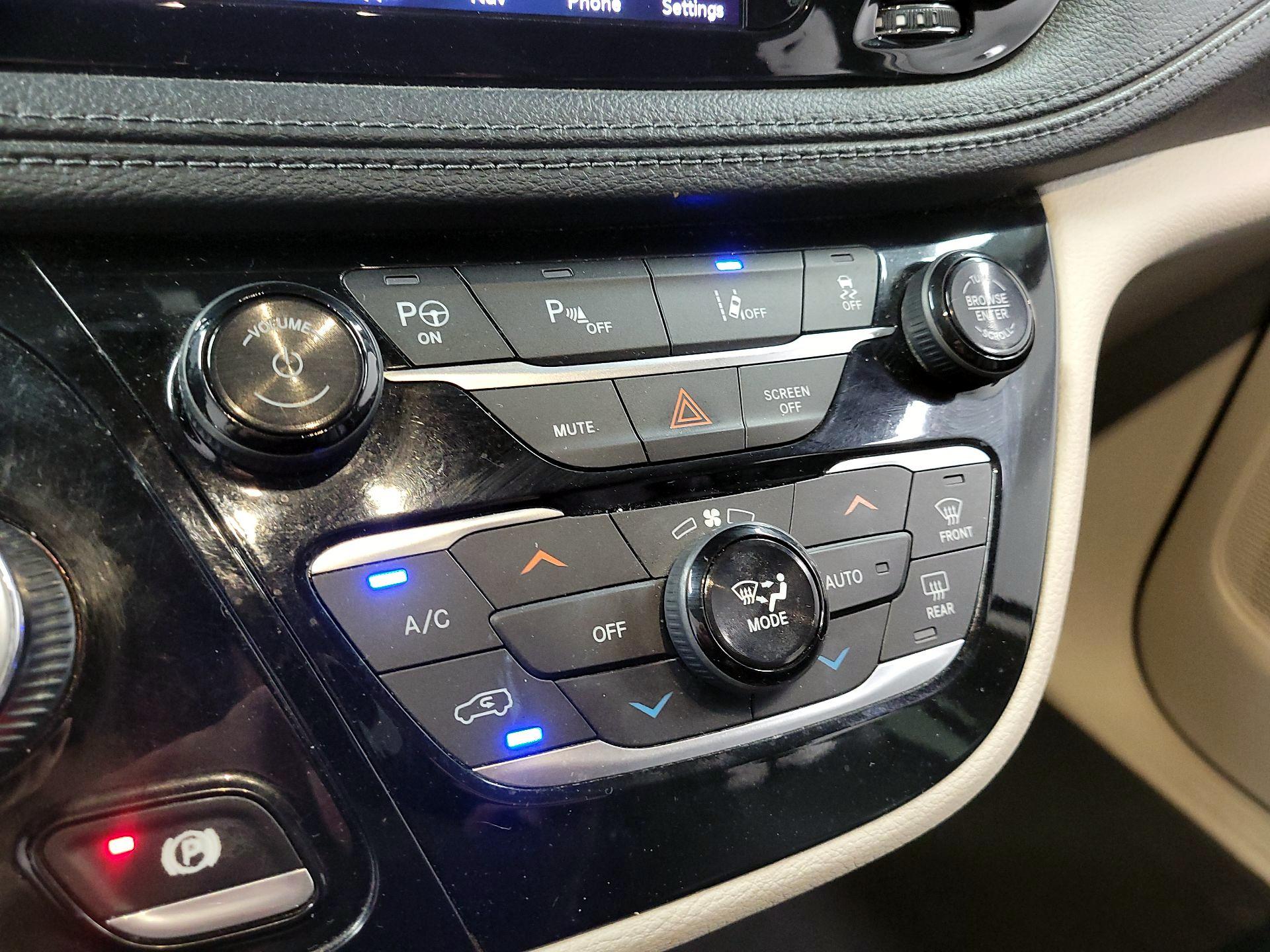 Thumbnail: 2019 Chrysler Pacifica - 14