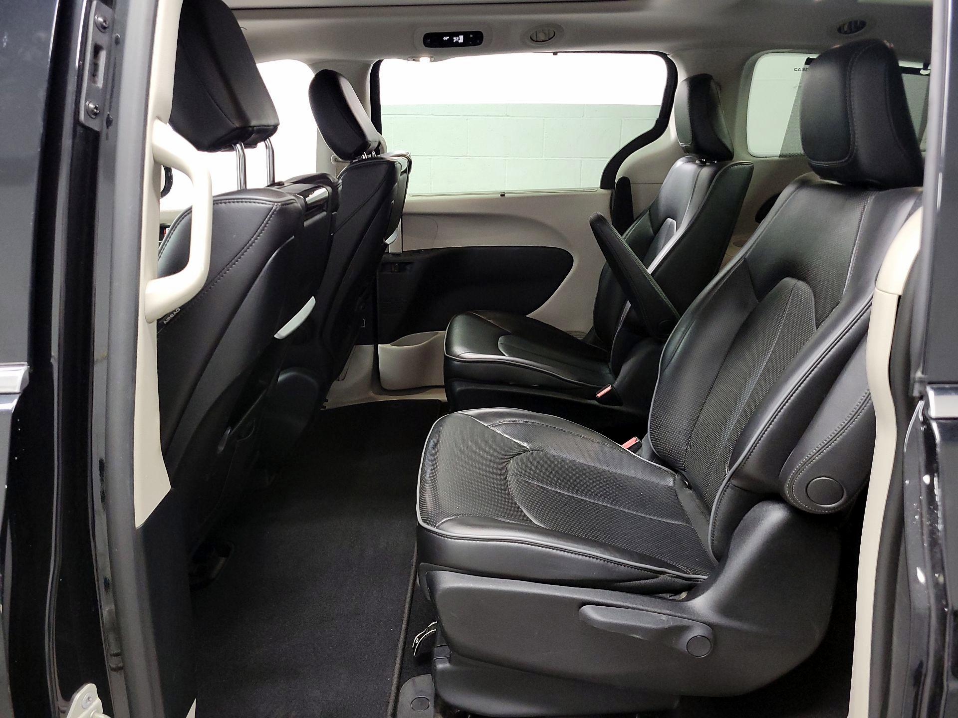 Thumbnail: 2019 Chrysler Pacifica - 16