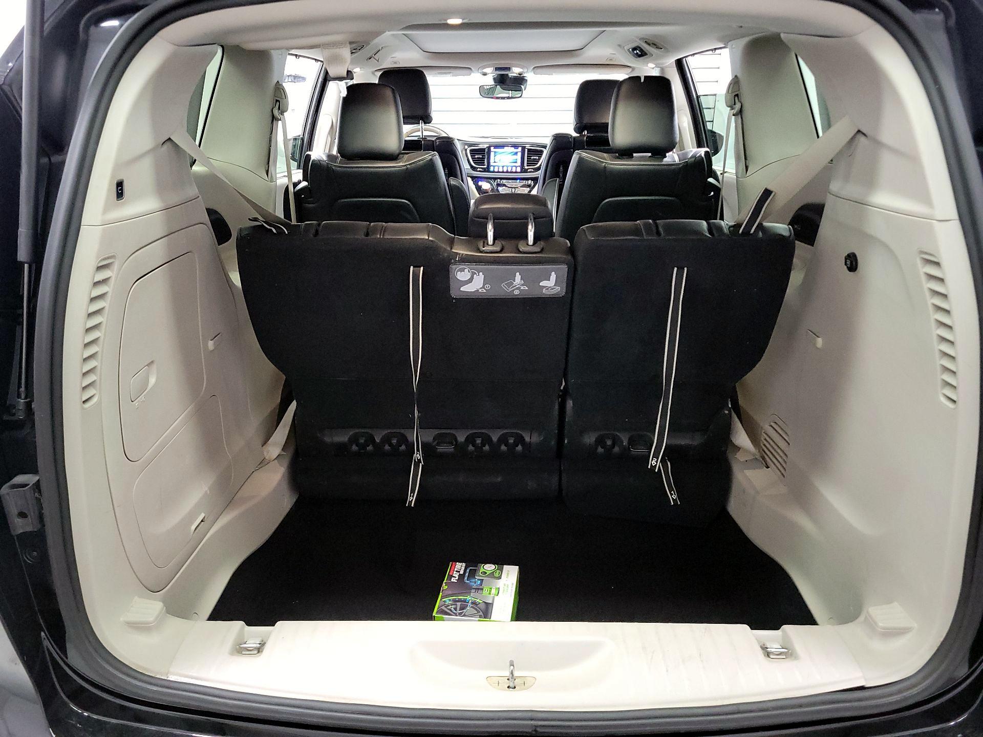 Thumbnail: 2019 Chrysler Pacifica - 17