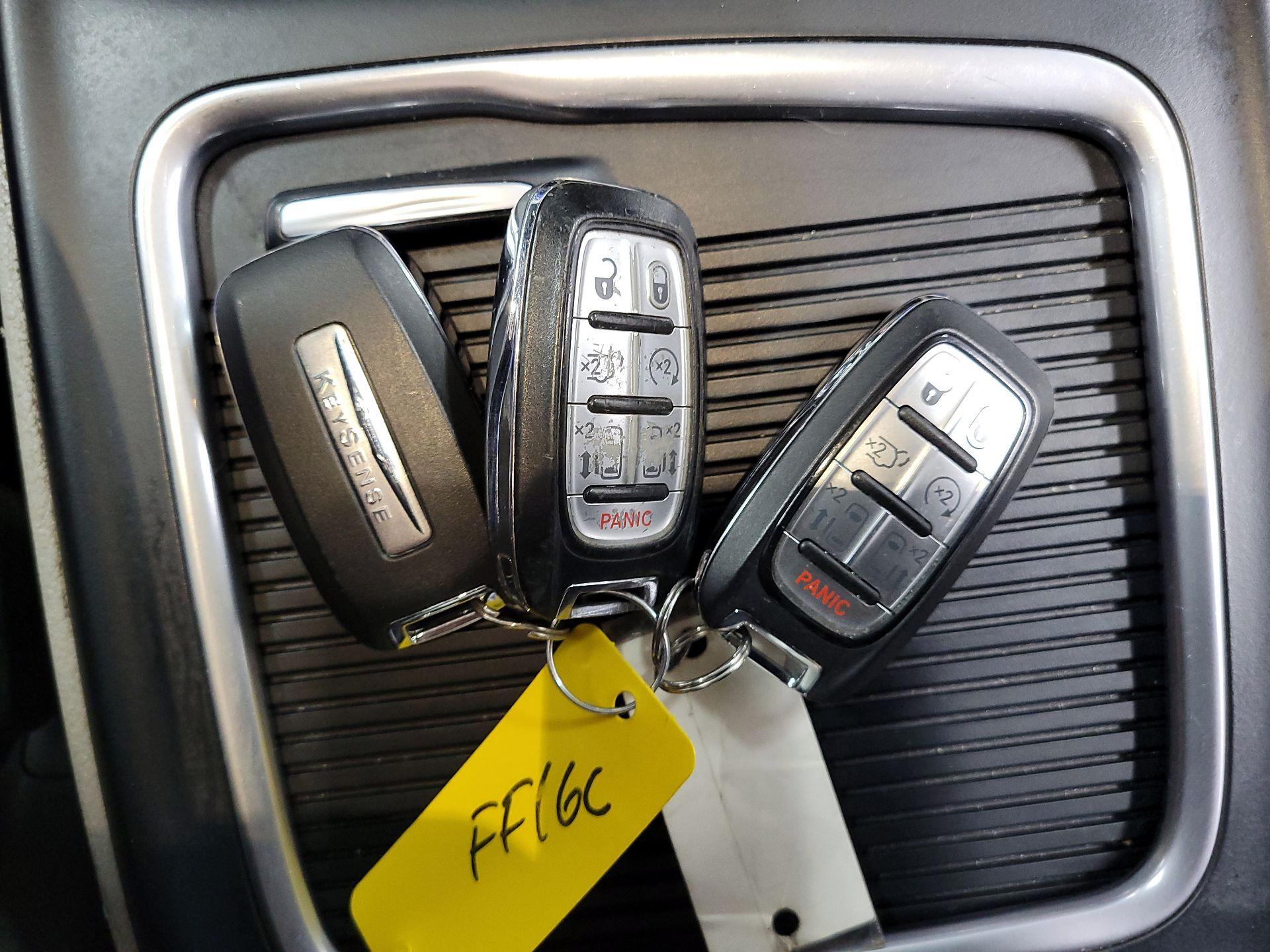 Thumbnail: 2019 Chrysler Pacifica - 19