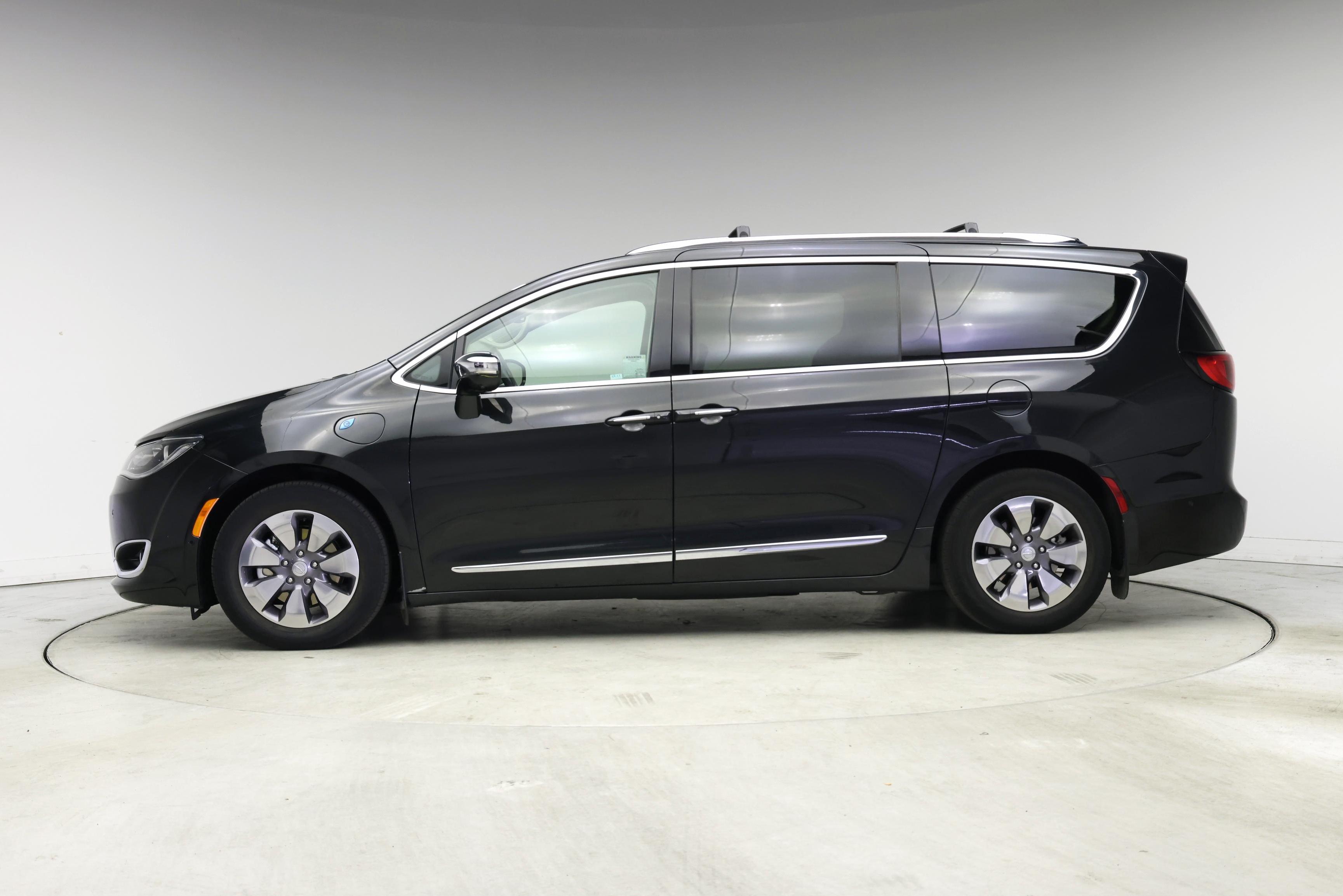 Thumbnail: 2019 Chrysler Pacifica - 3