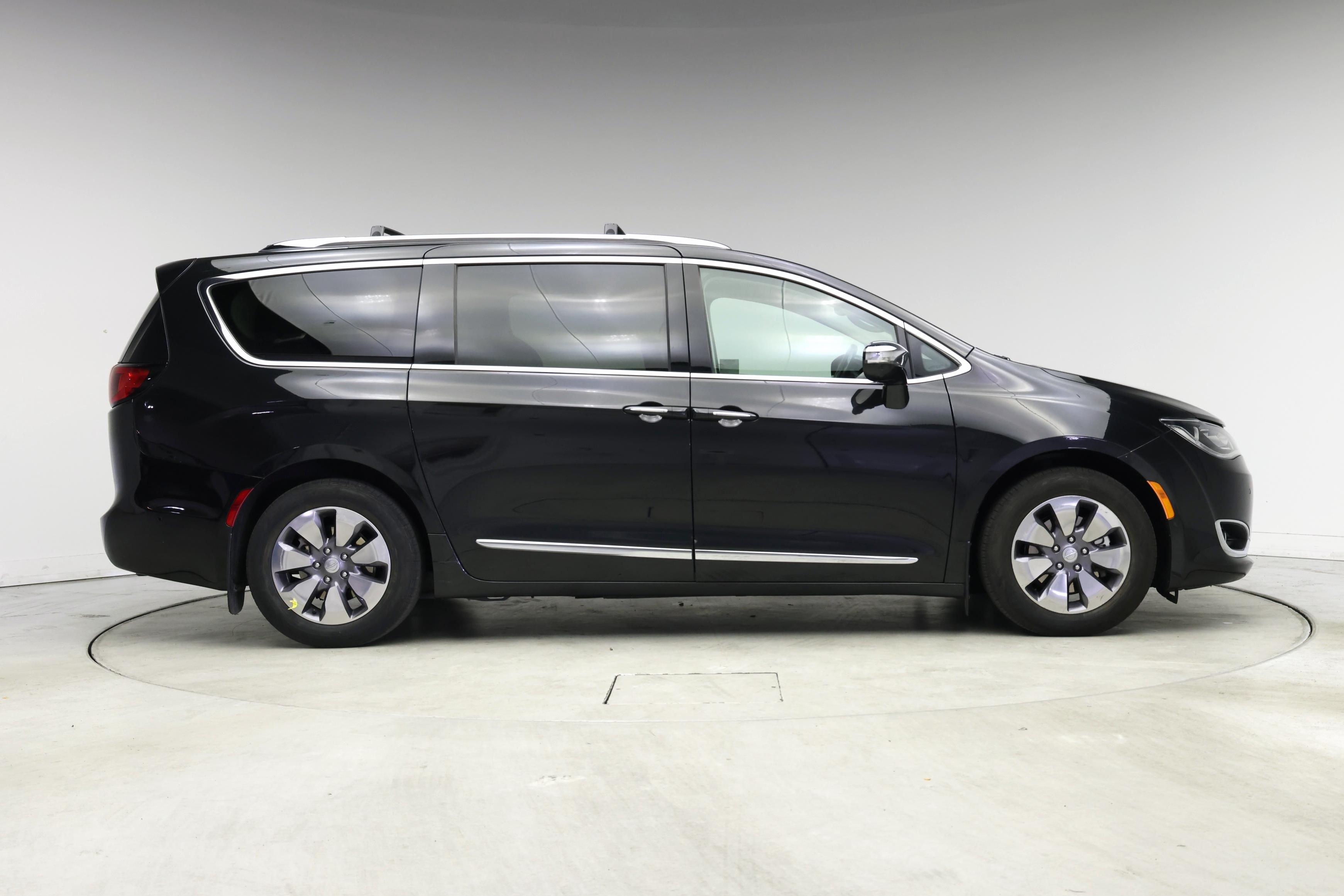 Thumbnail: 2019 Chrysler Pacifica - 7