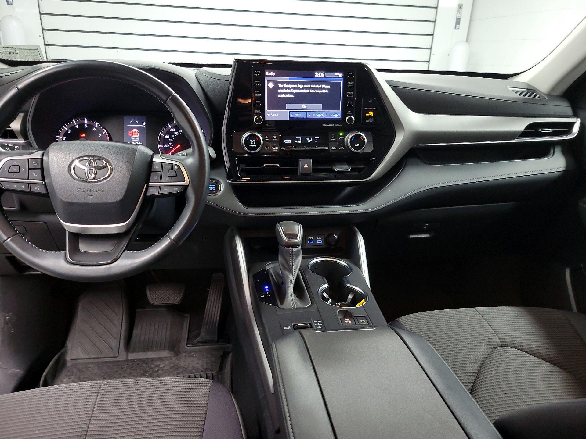 Thumbnail: 2022 Toyota Highlander - 9