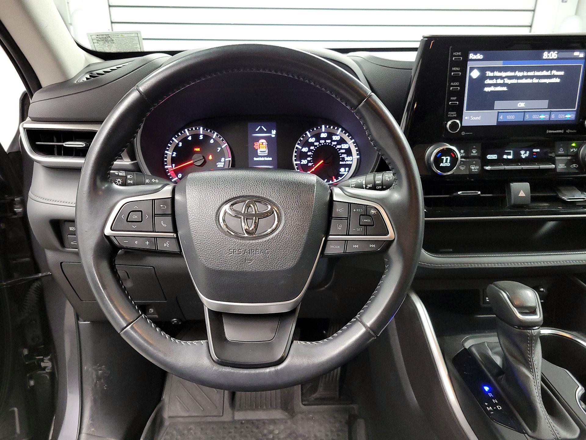 Thumbnail: 2022 Toyota Highlander - 10