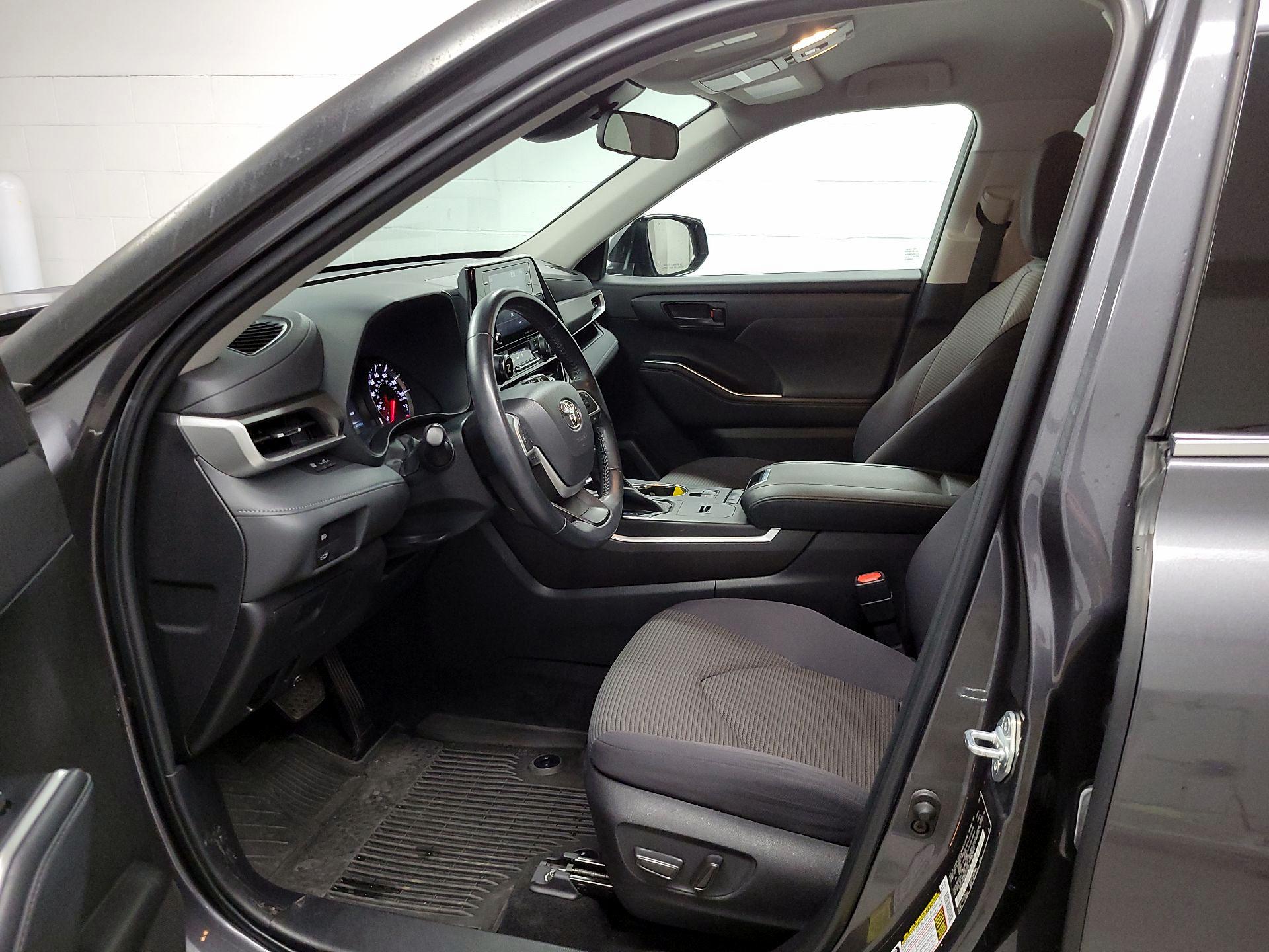 Thumbnail: 2022 Toyota Highlander - 11