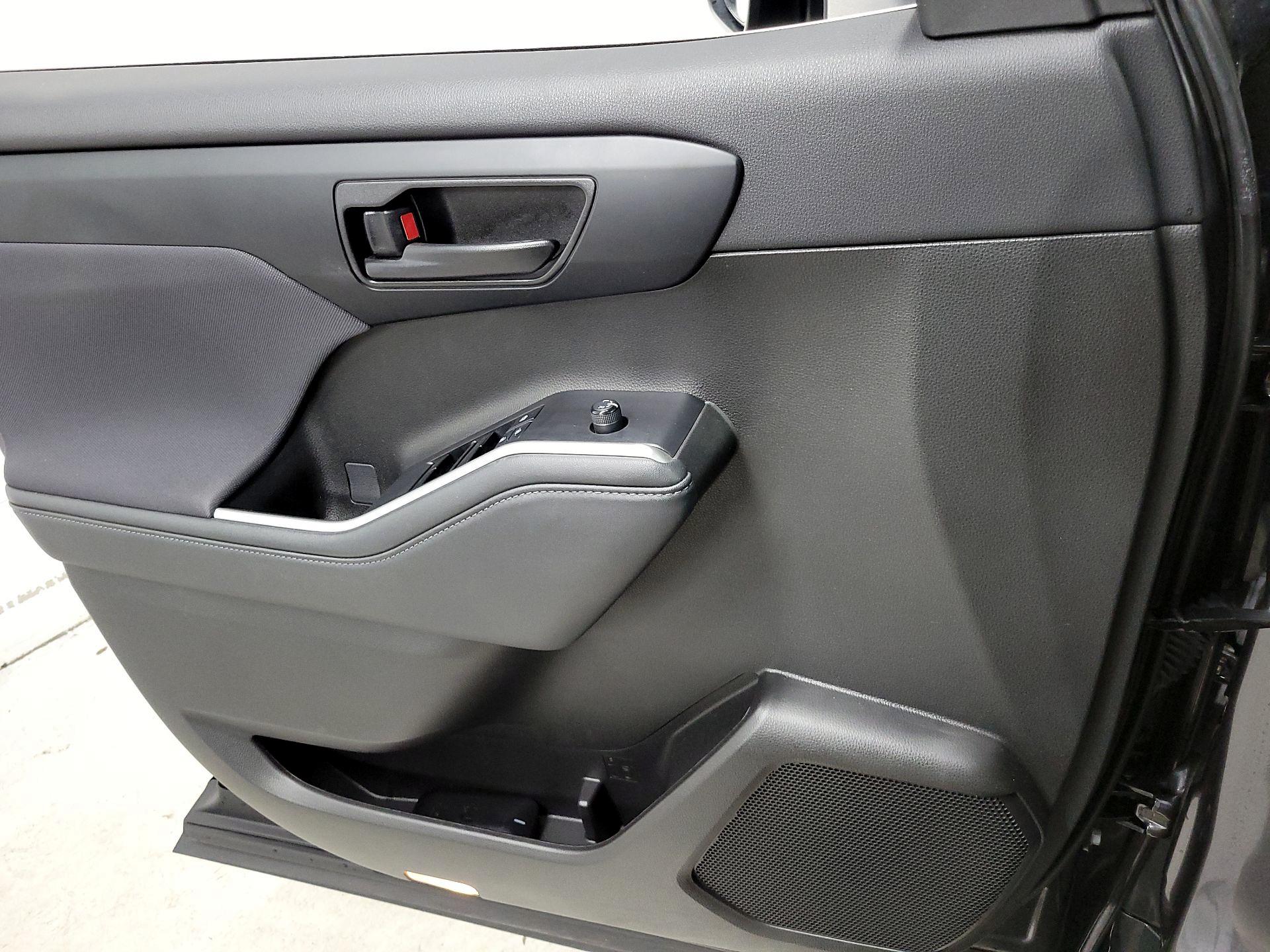 Thumbnail: 2022 Toyota Highlander - 12