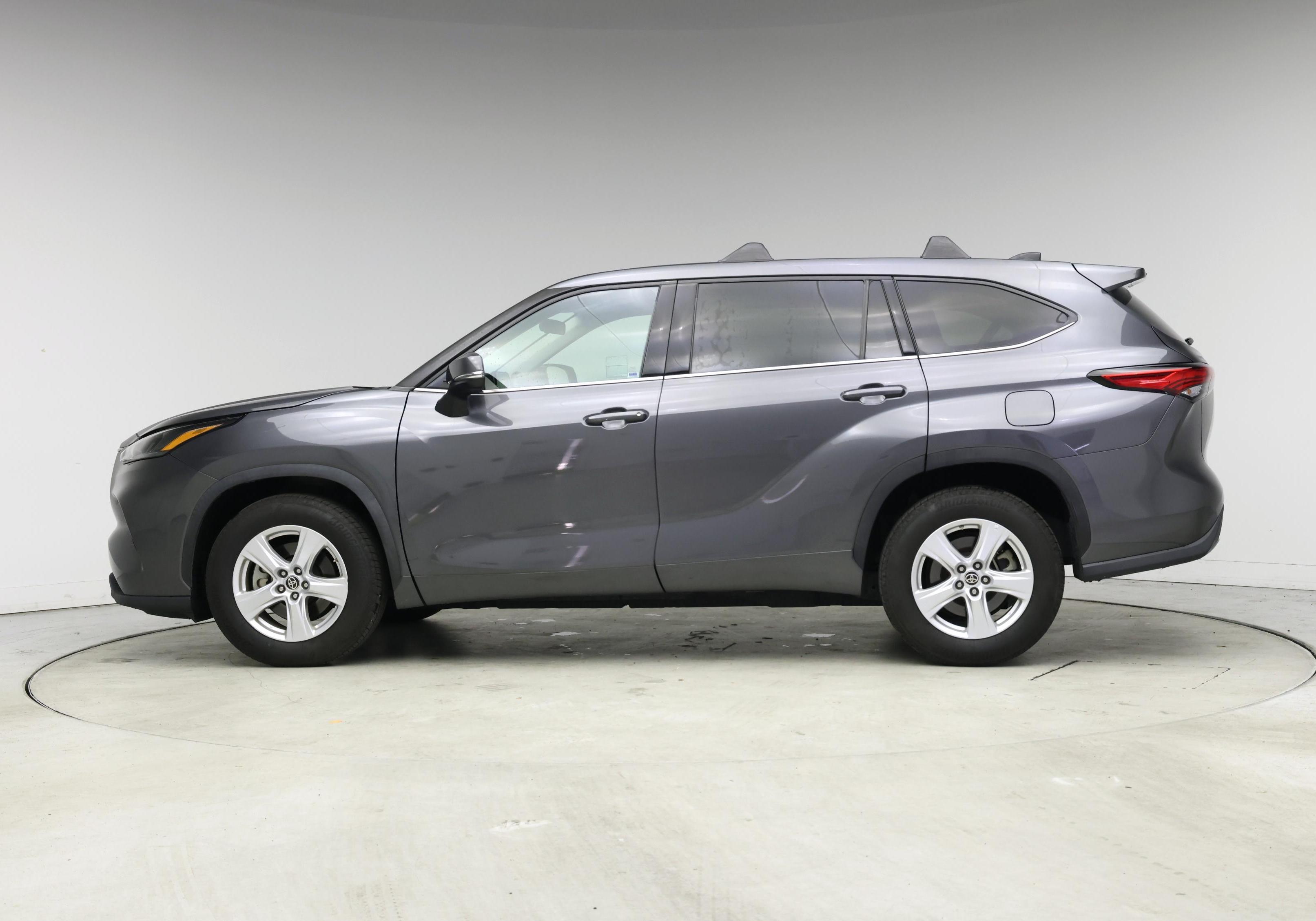 Thumbnail: 2022 Toyota Highlander - 3