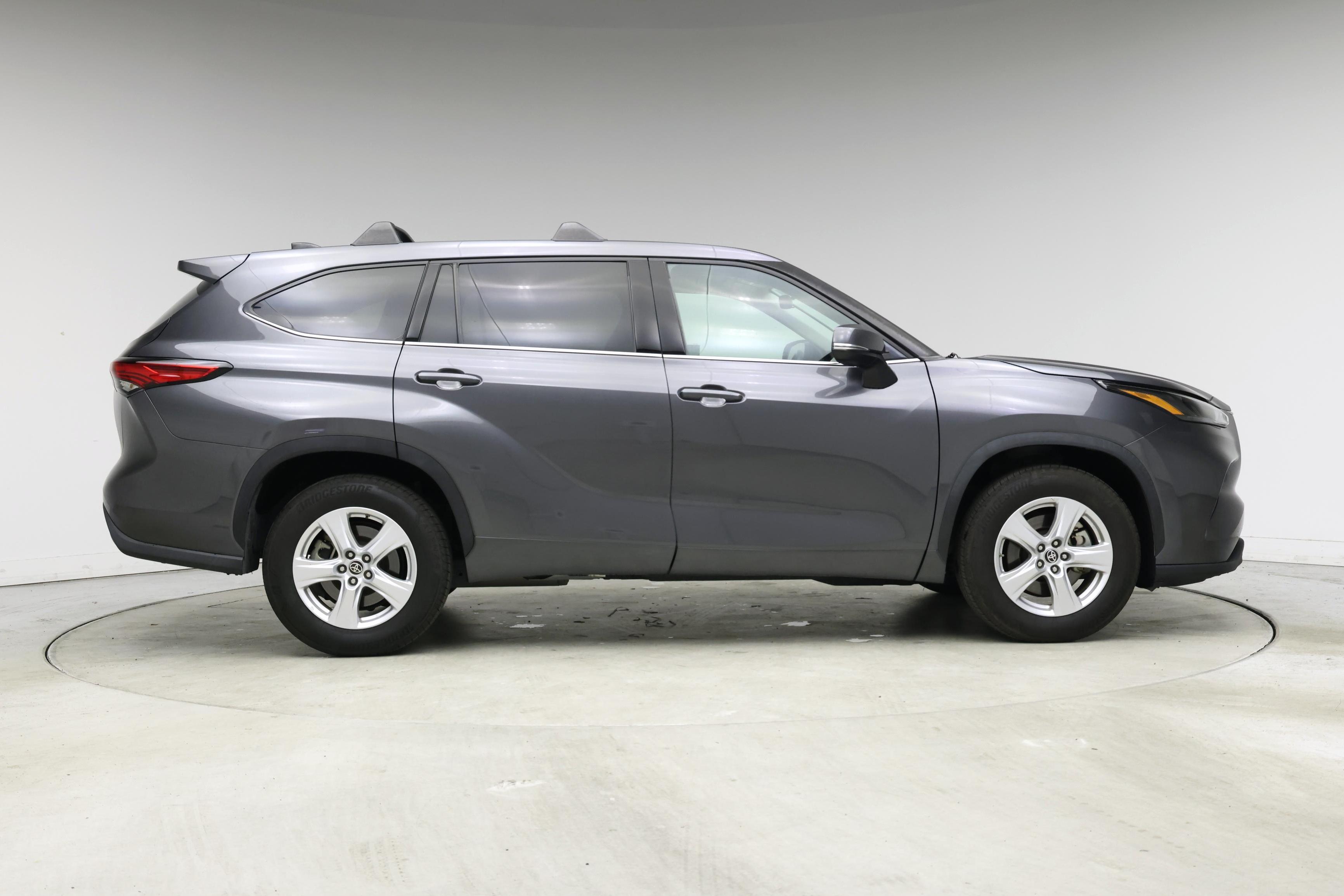Thumbnail: 2022 Toyota Highlander - 7