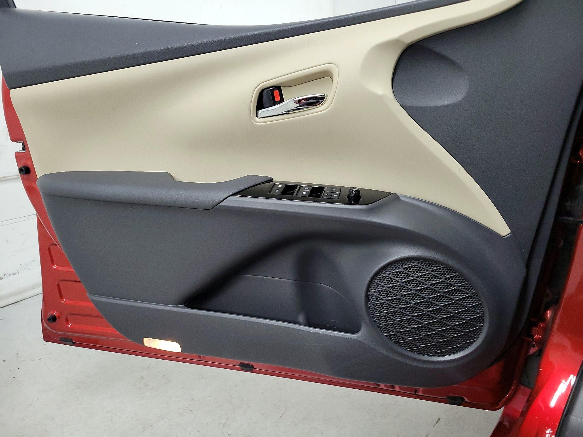 Thumbnail: 2017 Toyota Prius - 12