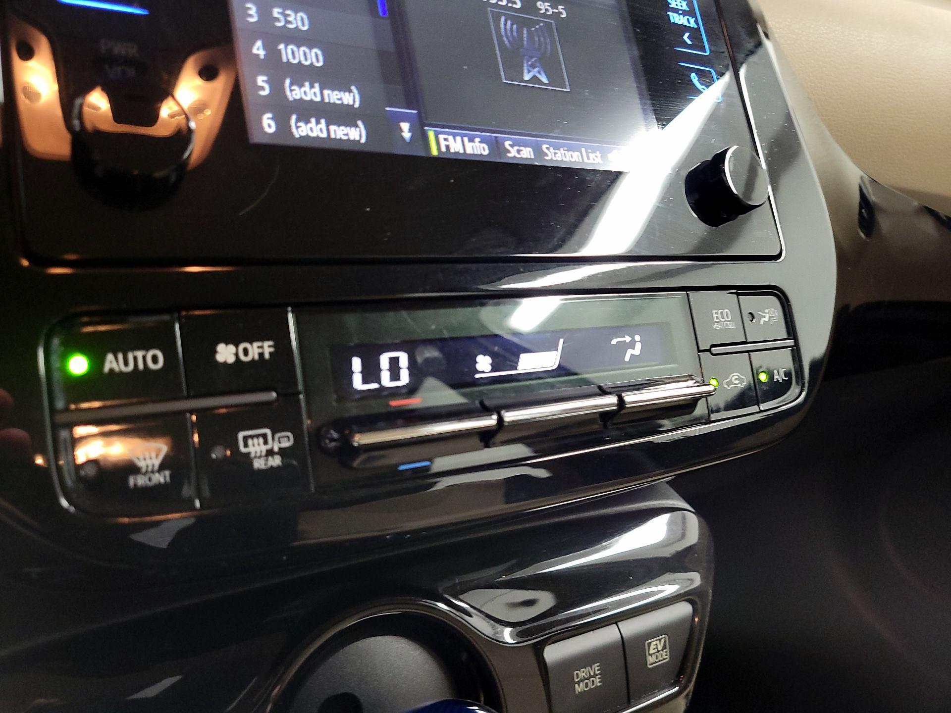 Thumbnail: 2017 Toyota Prius - 14