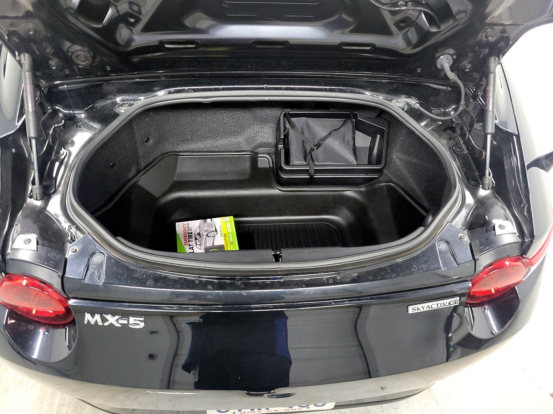 Thumbnail: 2020 Mazda MX-5 Miata - 18