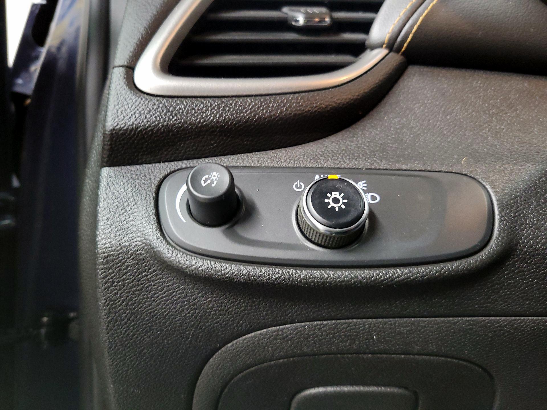 Thumbnail: 2018 Chevrolet Trax - 13