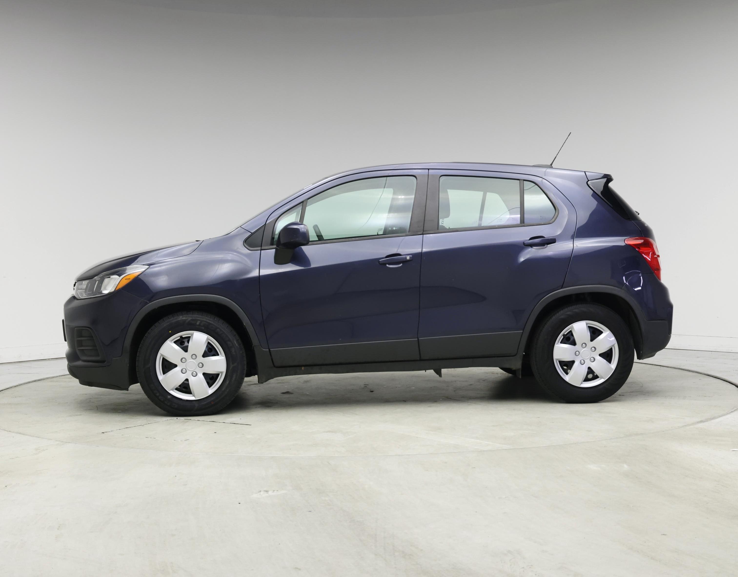 Thumbnail: 2018 Chevrolet Trax - 3