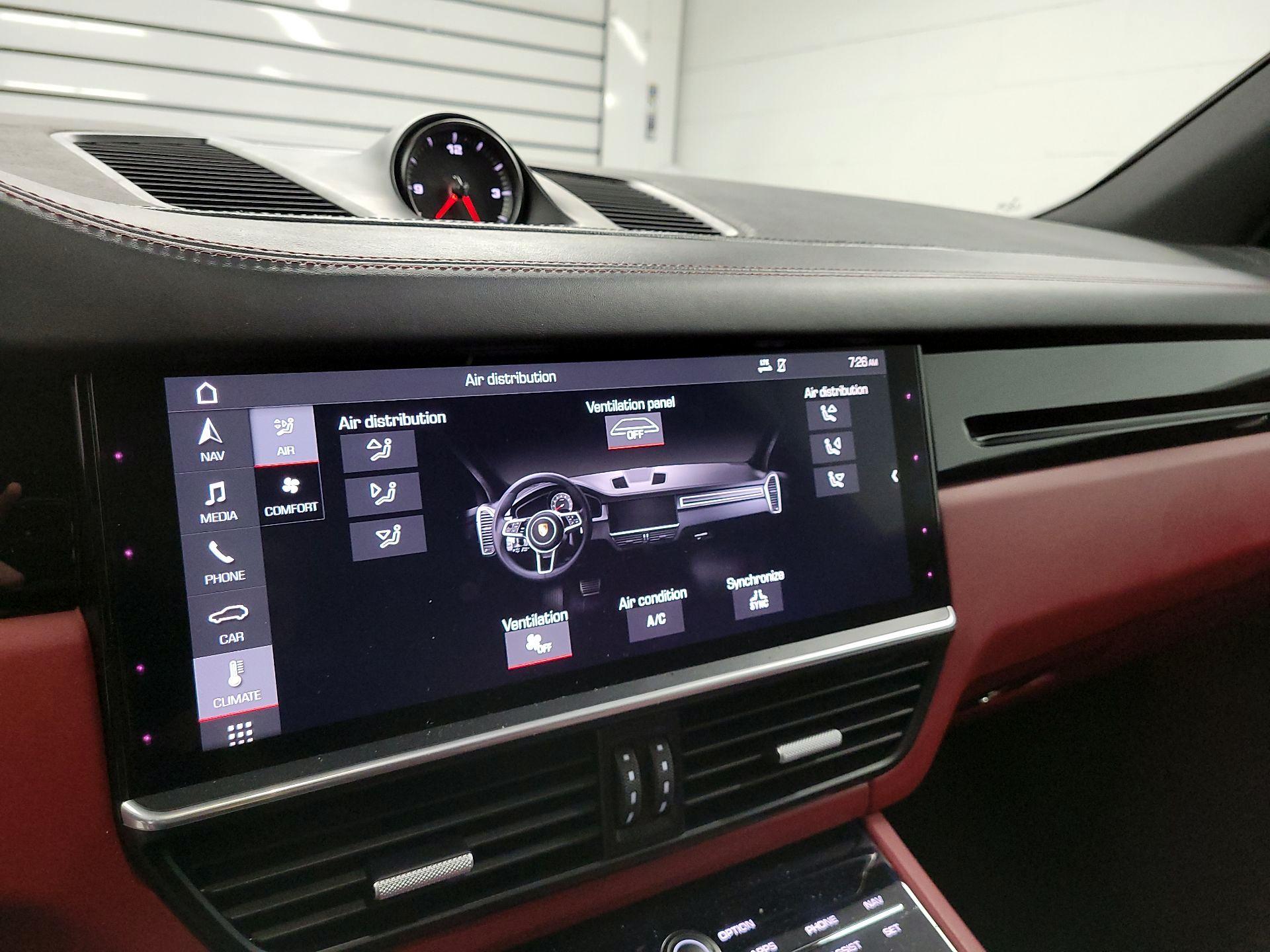 Thumbnail: 2019 Porsche Cayenne - 17