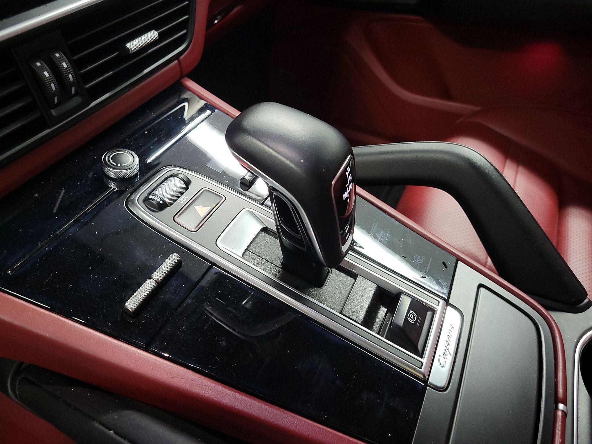 Thumbnail: 2019 Porsche Cayenne - 18