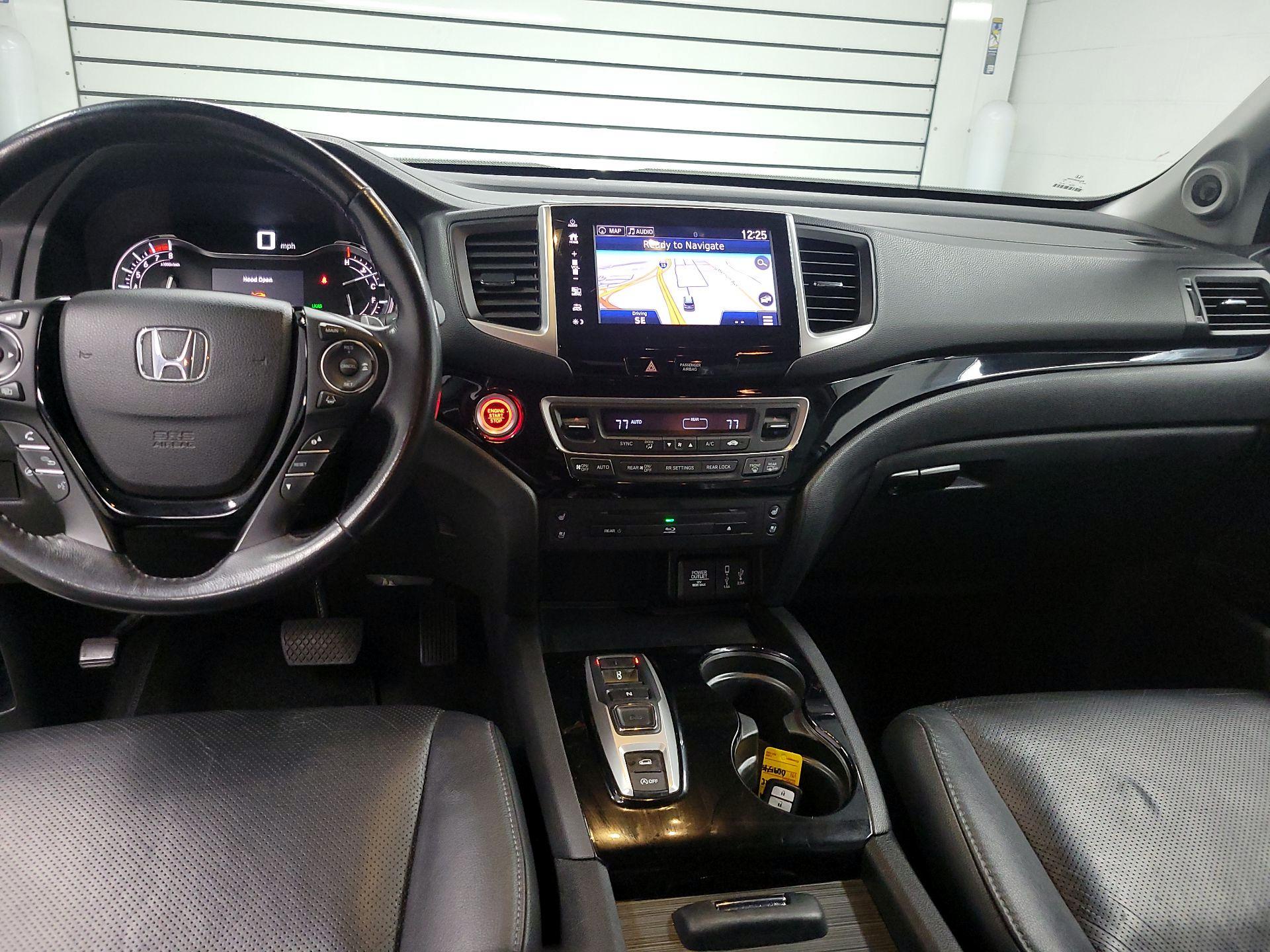 Thumbnail: 2017 Honda Pilot - 9