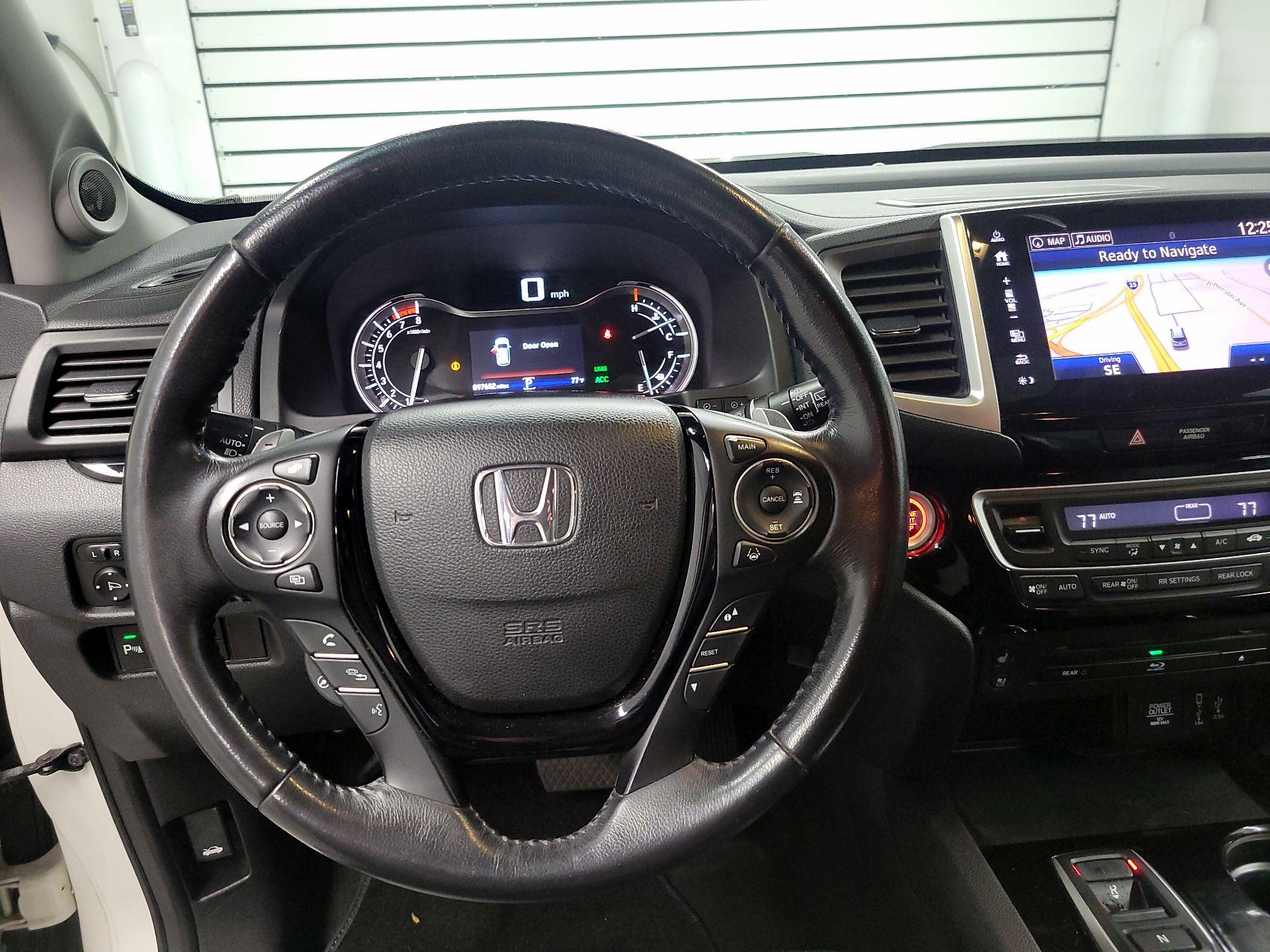 Thumbnail: 2017 Honda Pilot - 10