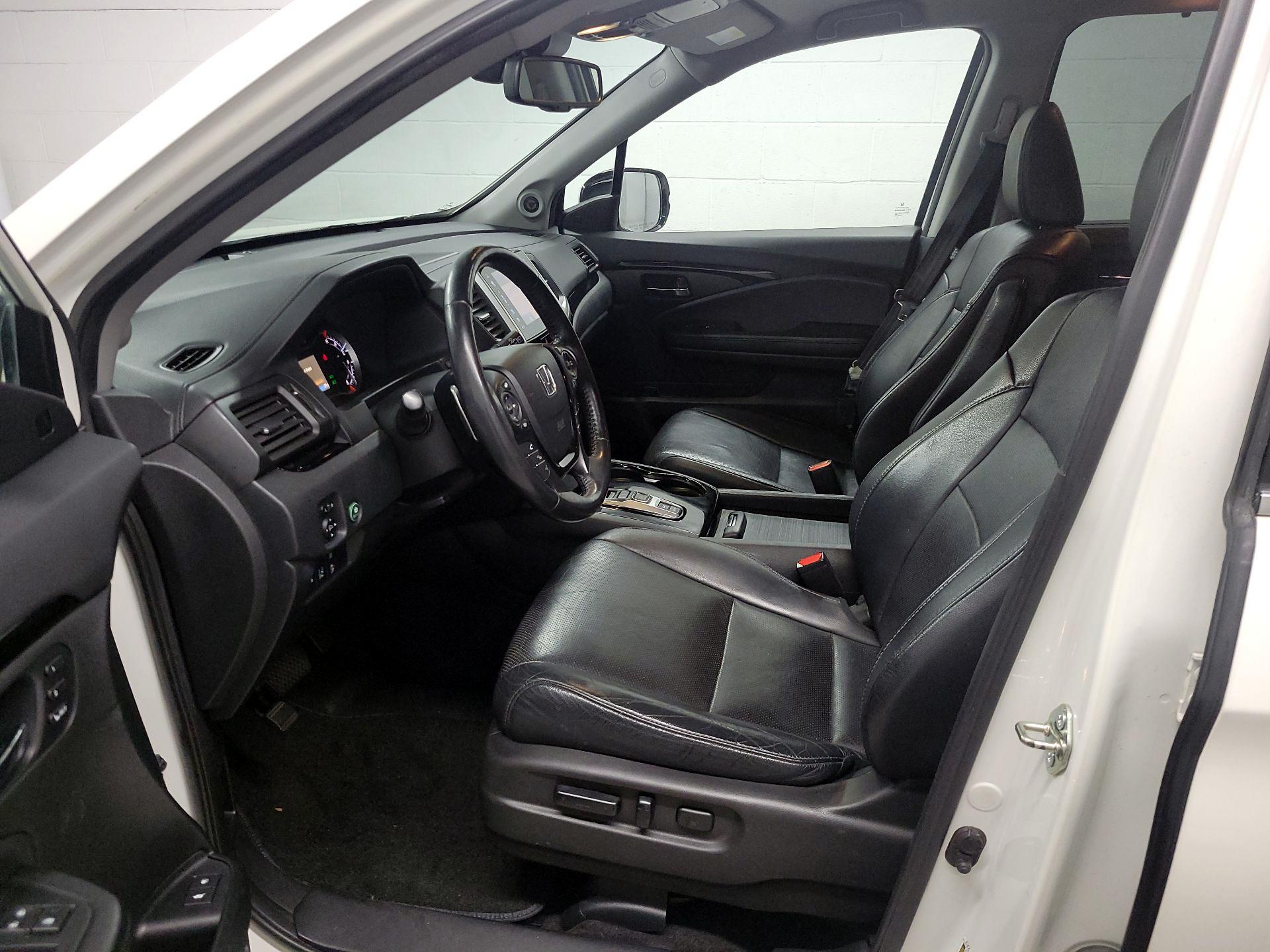 Thumbnail: 2017 Honda Pilot - 11