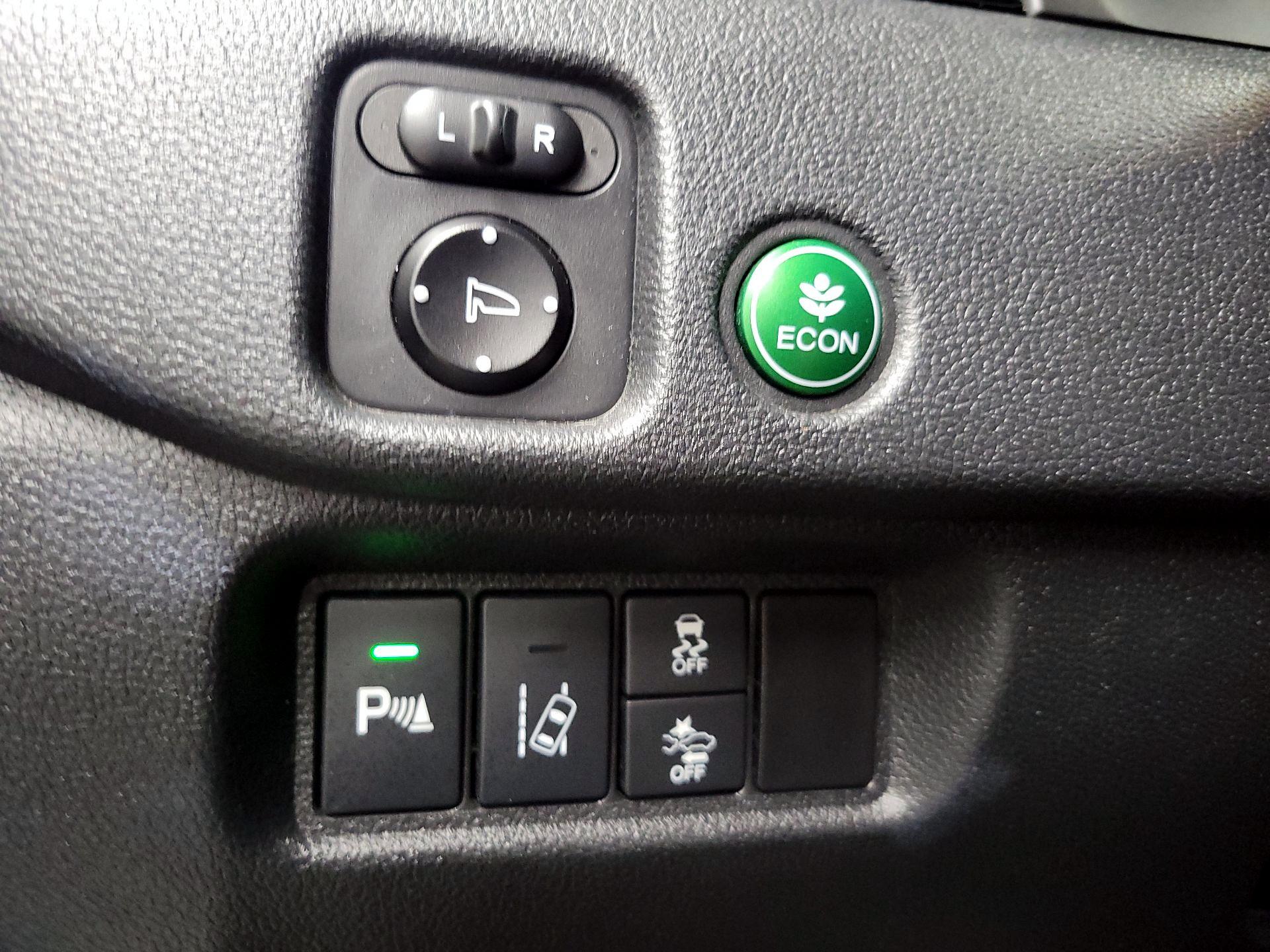 Thumbnail: 2017 Honda Pilot - 13