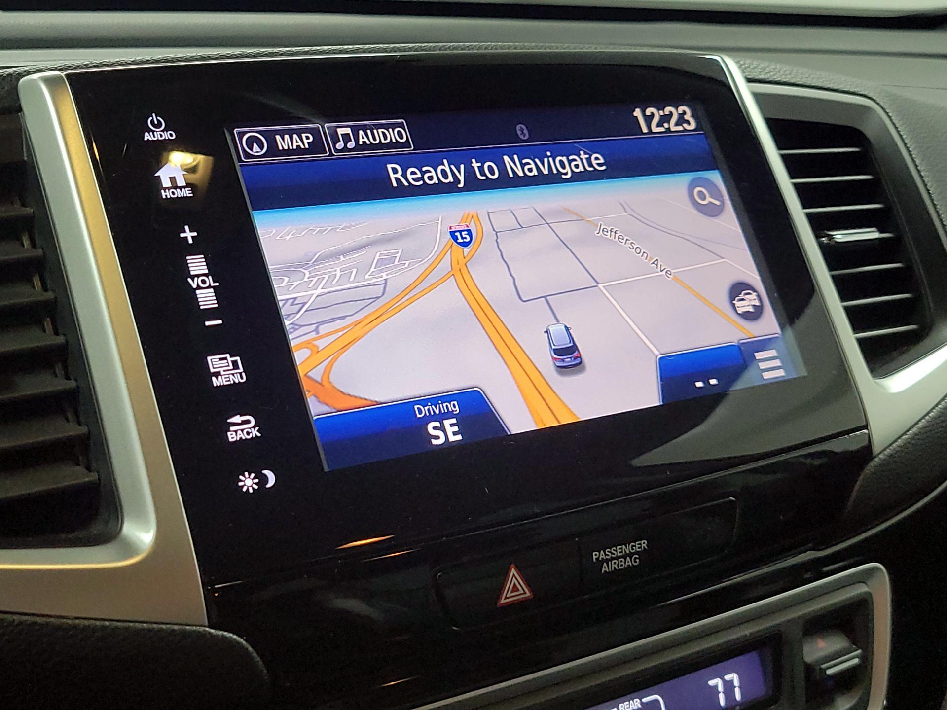 Thumbnail: 2017 Honda Pilot - 14