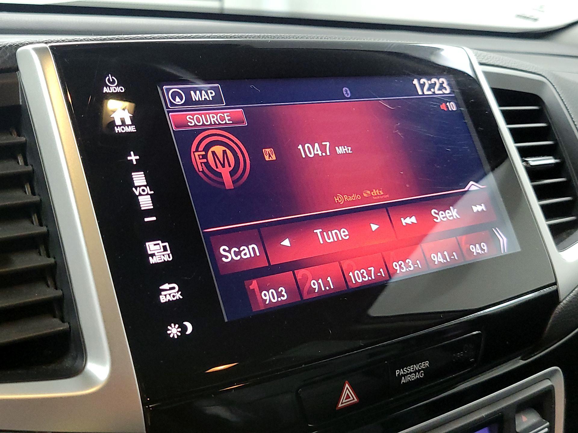 Thumbnail: 2017 Honda Pilot - 16