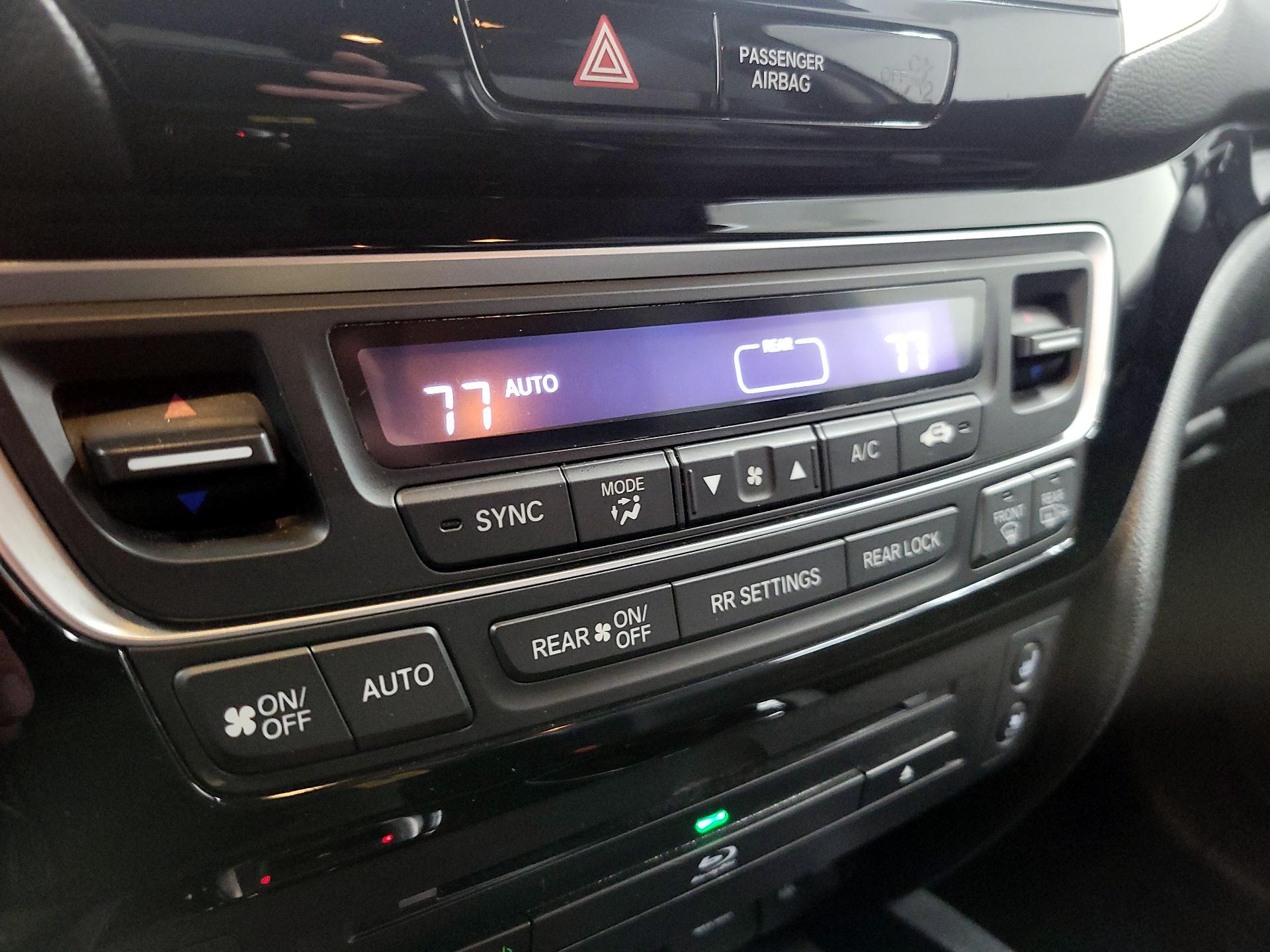 Thumbnail: 2017 Honda Pilot - 17