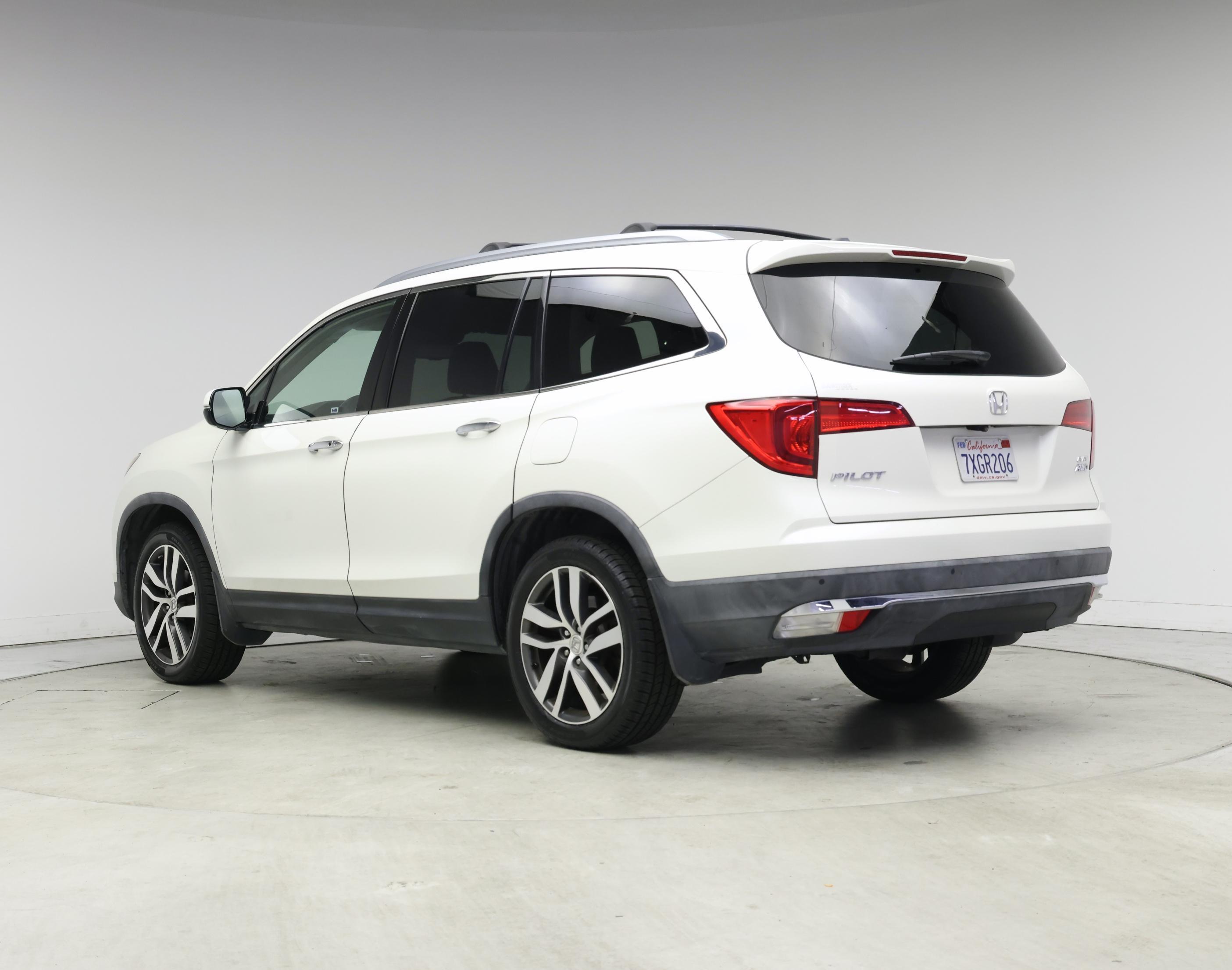 Thumbnail: 2017 Honda Pilot - 2