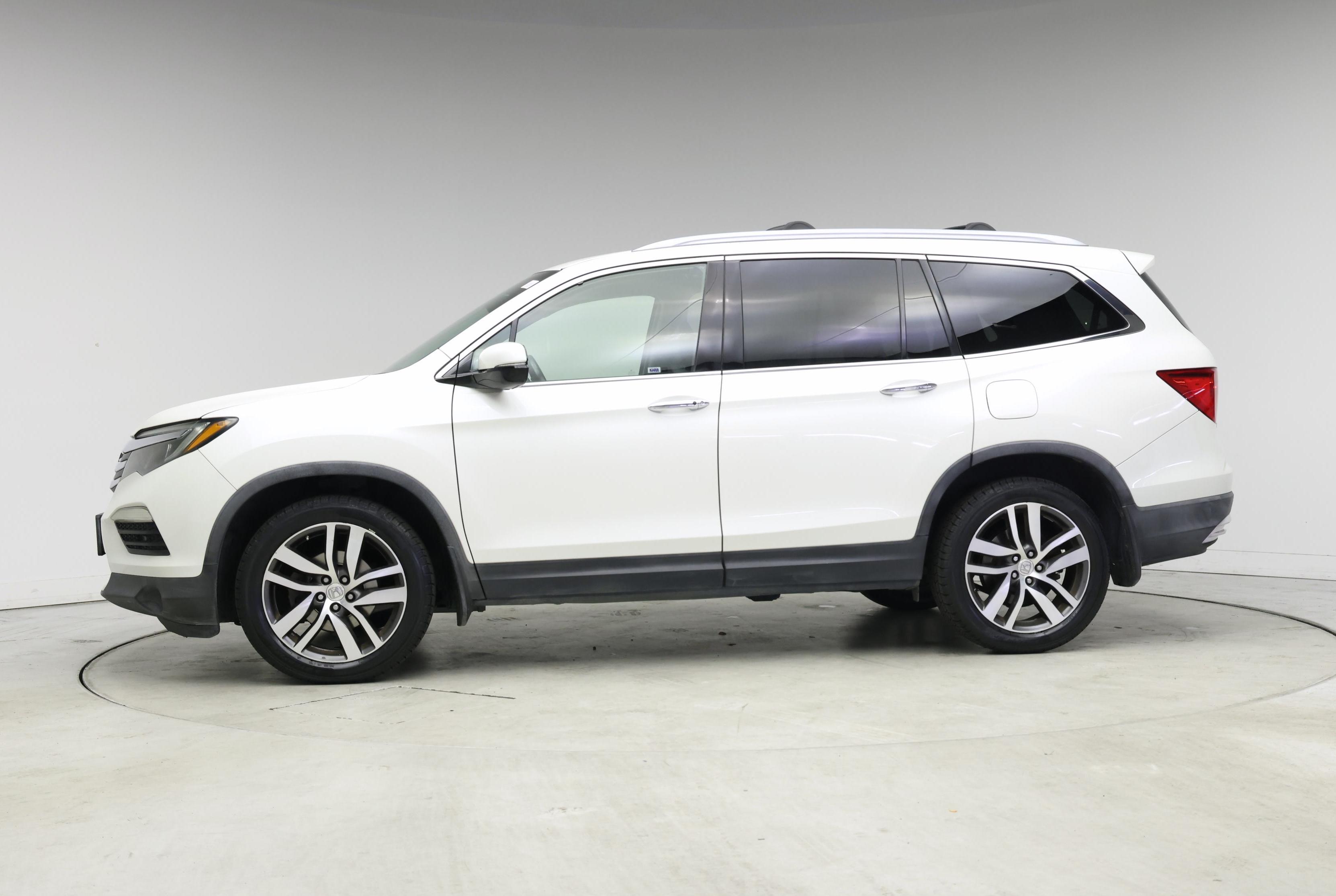 Thumbnail: 2017 Honda Pilot - 3