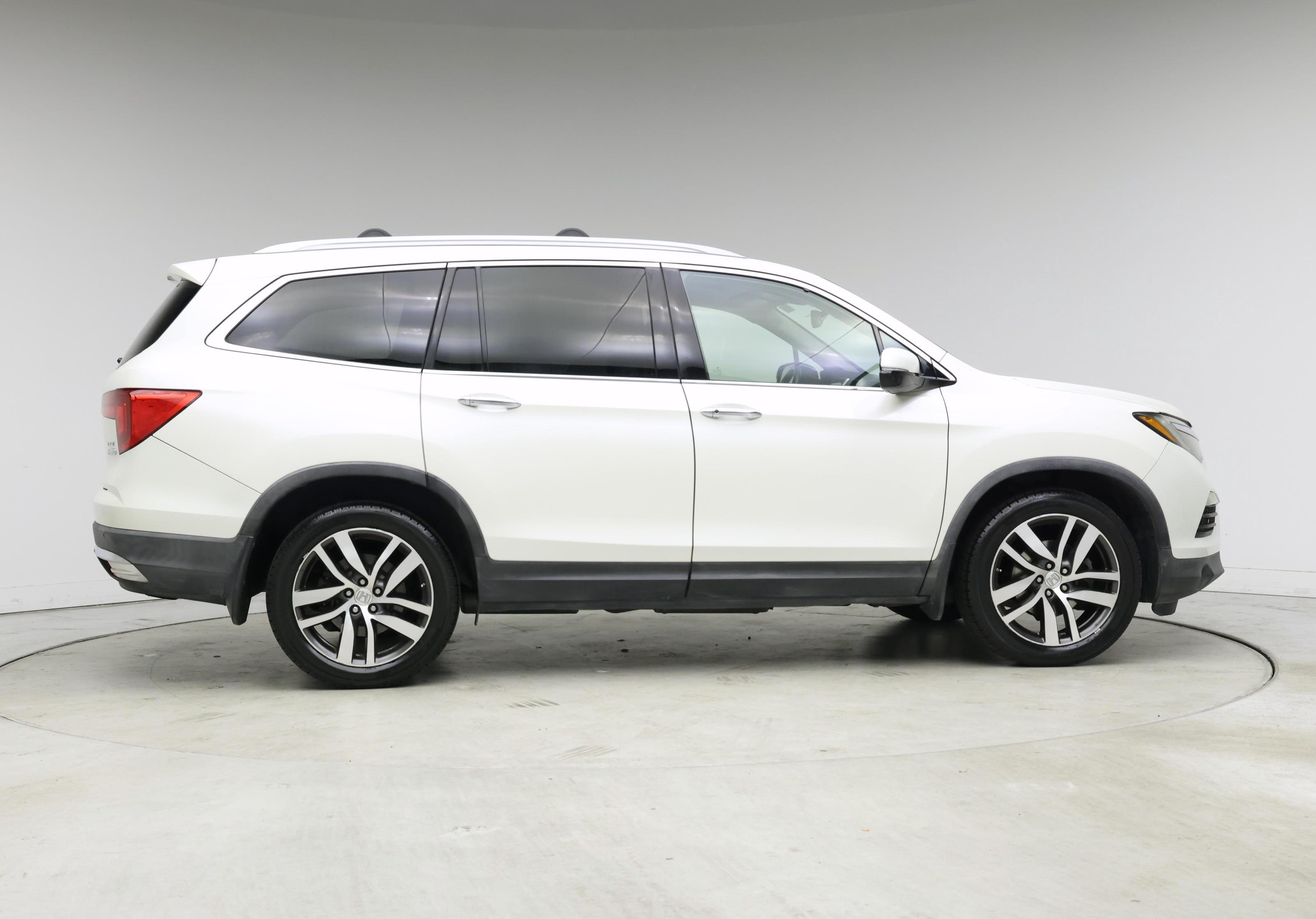 Thumbnail: 2017 Honda Pilot - 7