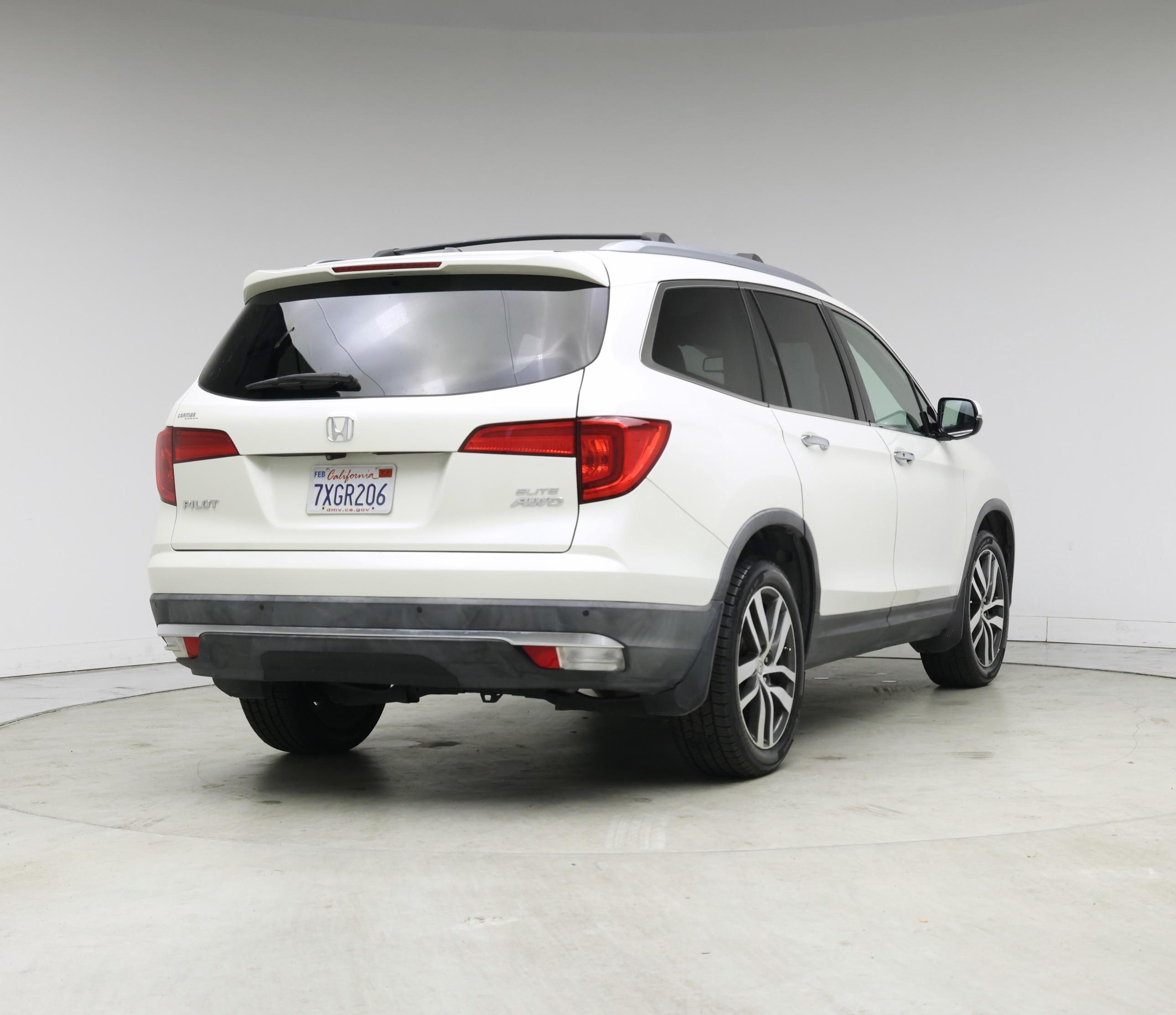 Thumbnail: 2017 Honda Pilot - 8